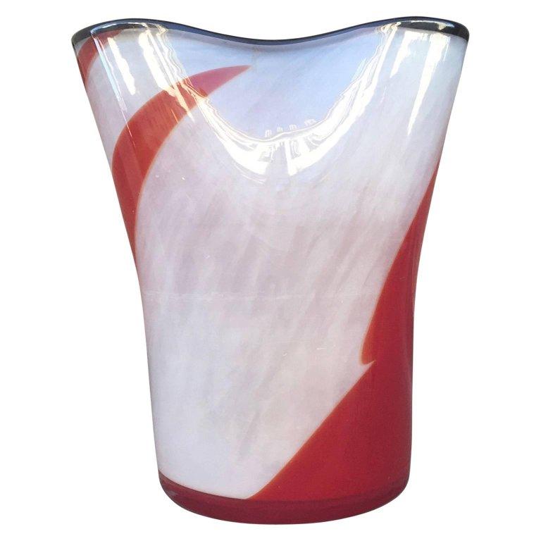 Lovely red and white vase in art glass. The vase is fully signed, but creator is not determined, see detailed image.
