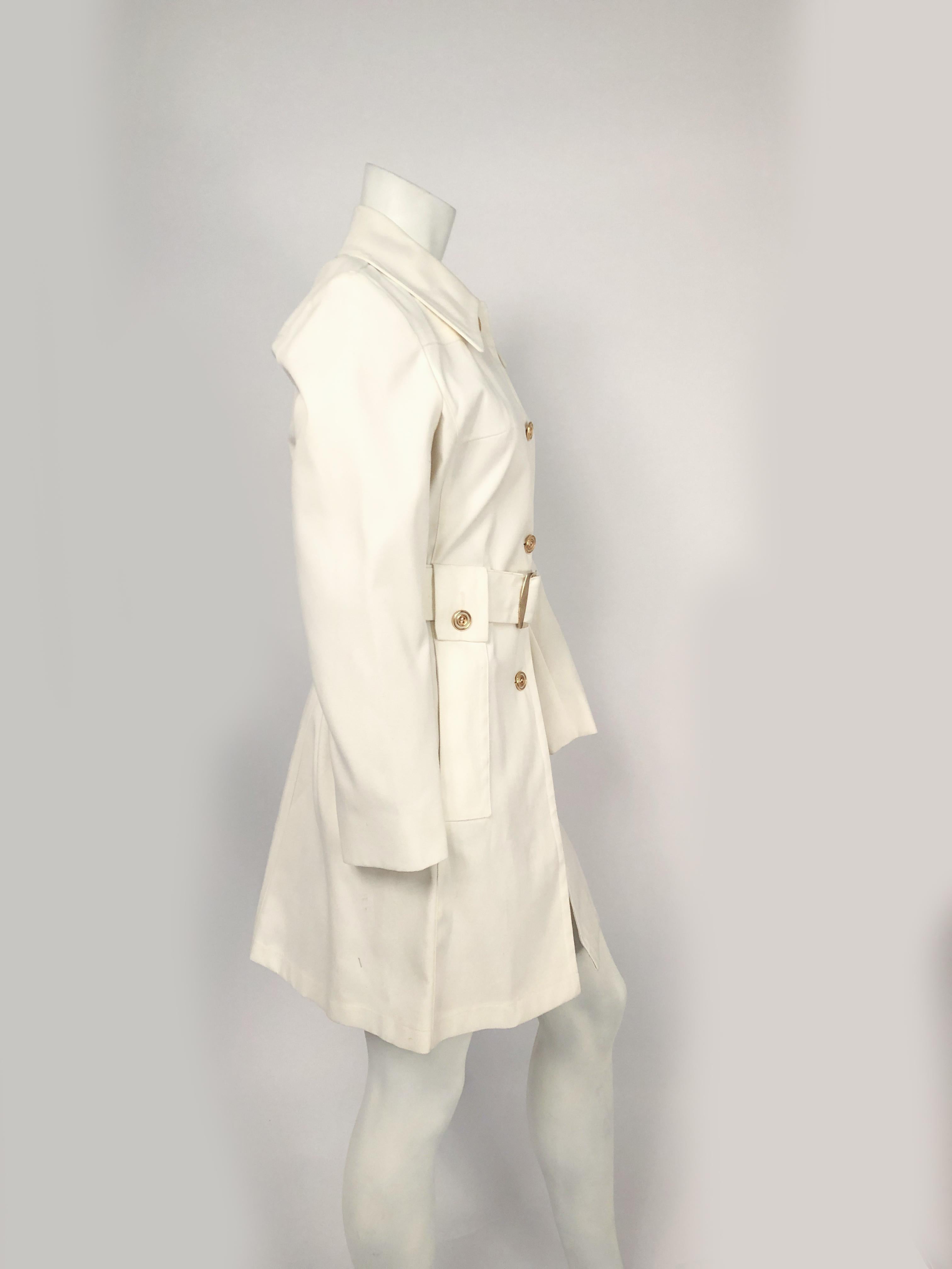 1970s London Fog Cream Trench In Good Condition In San Francisco, CA