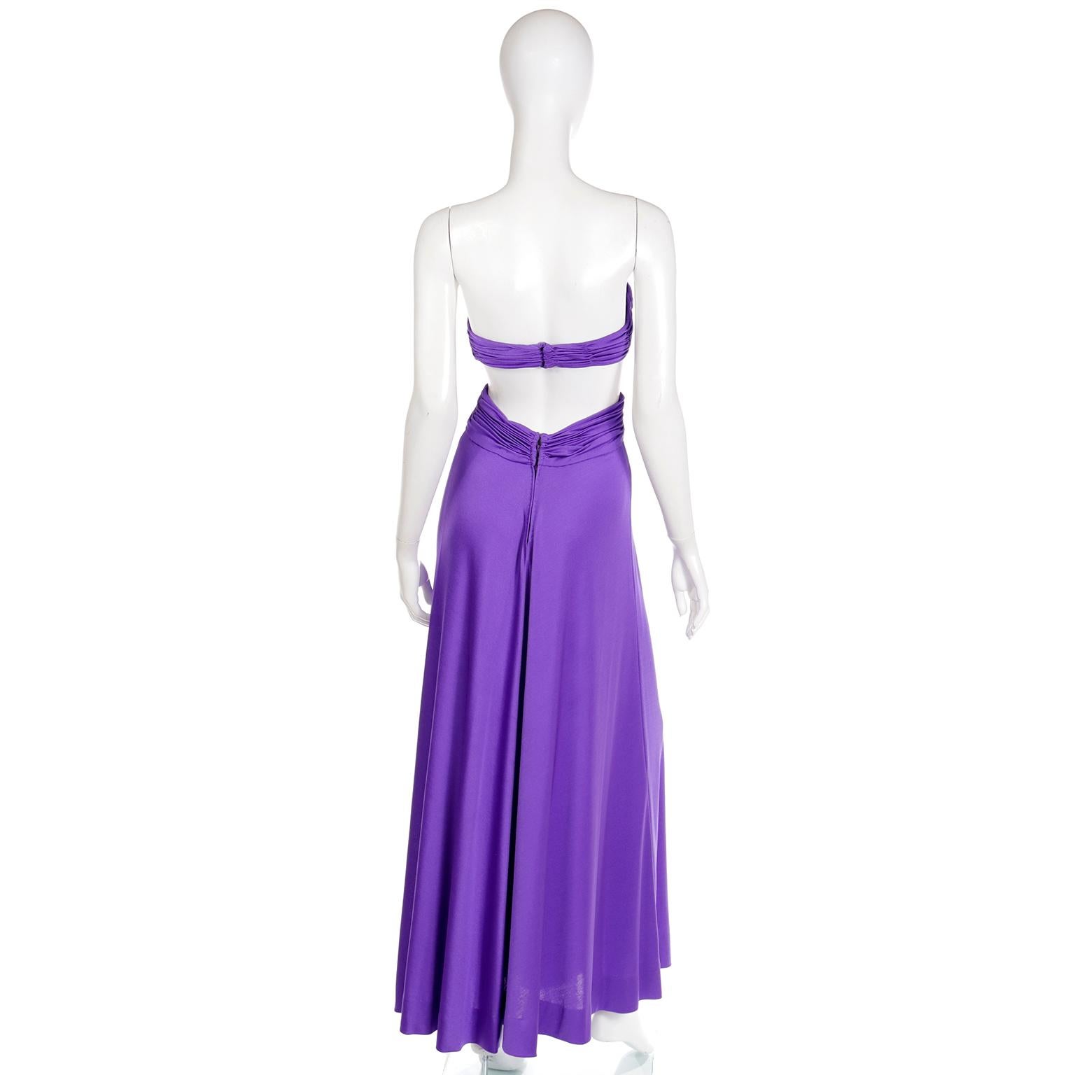 Loris Azzaro - Robe de soirée vintage longue sans bretelles à découpes violettes des années 1970 en vente 1