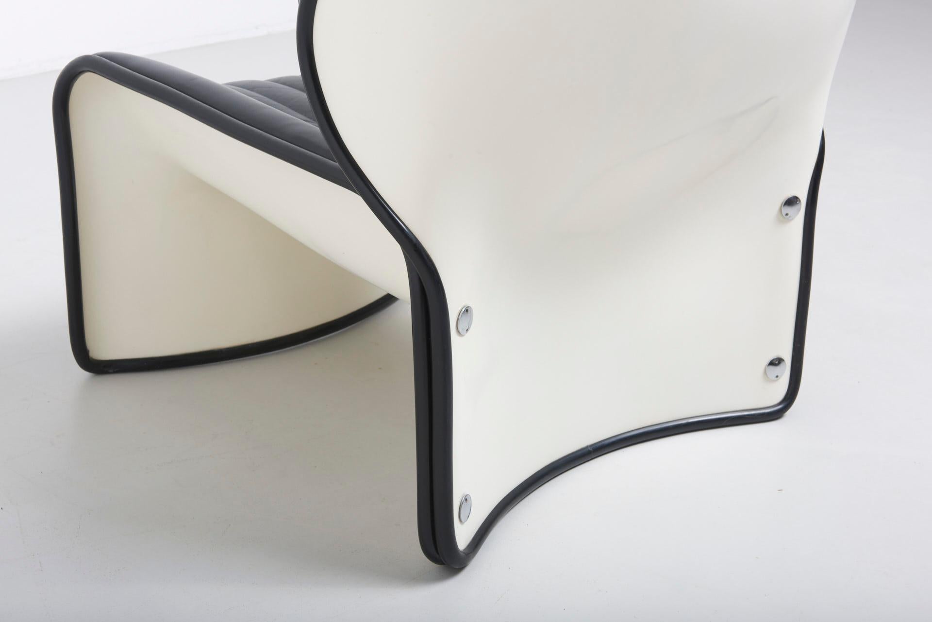 1970s 'Lotus' Chair by Andre Vandenbeuck For Sale 1
