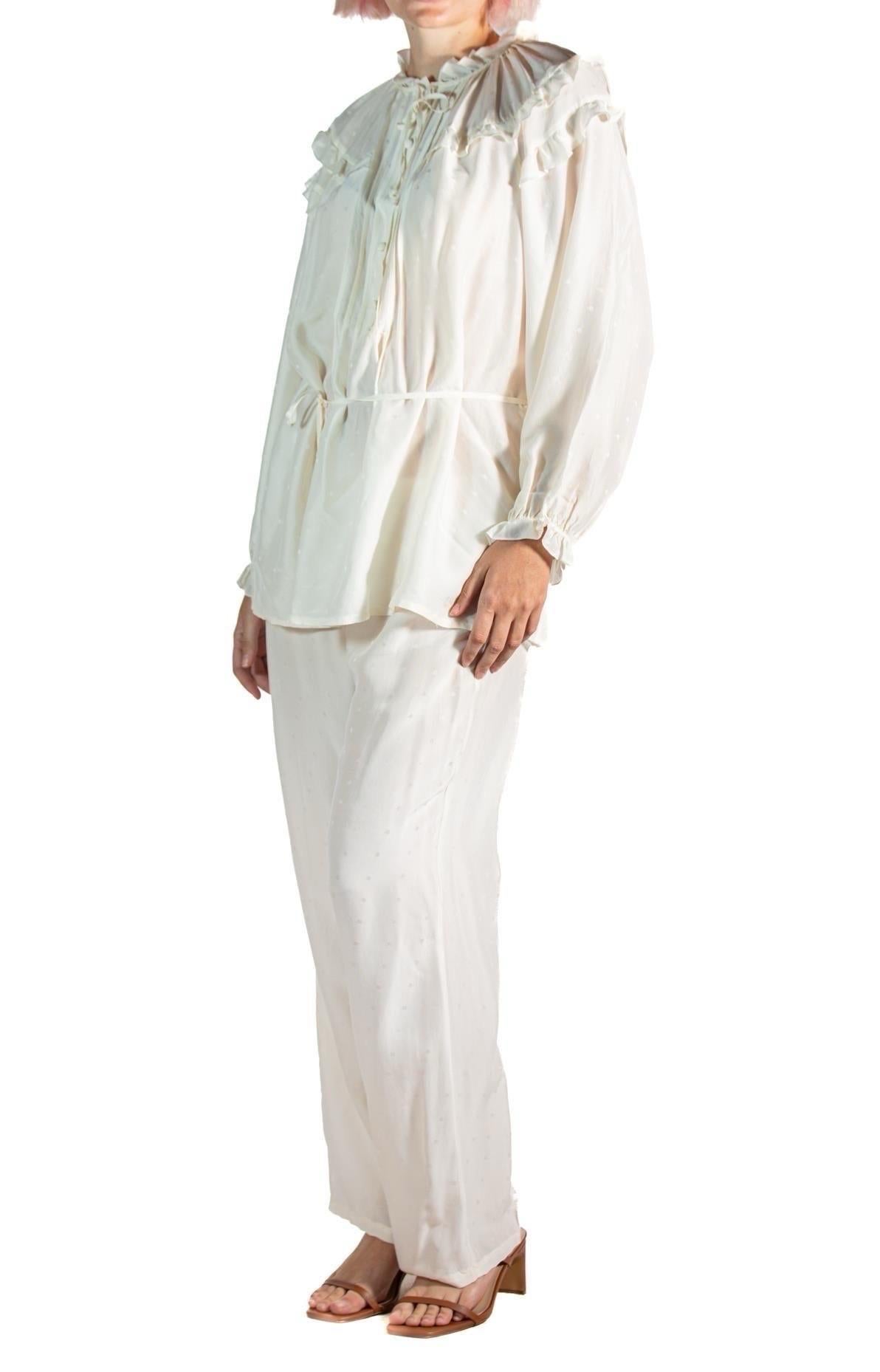 Women's 1970S Louis Feraud Cream Silk Jacquard Deadstock Ruffled Lounge Pajamas For Sale