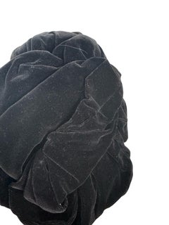 Cappello a turbante in velluto anni '70 di Louis Feraud