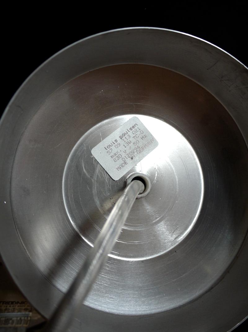 Lampada a sospensione Louis Poulsen Satellite degli anni '70 in vetro opalino di Vilhelm Wohlert in vendita 4