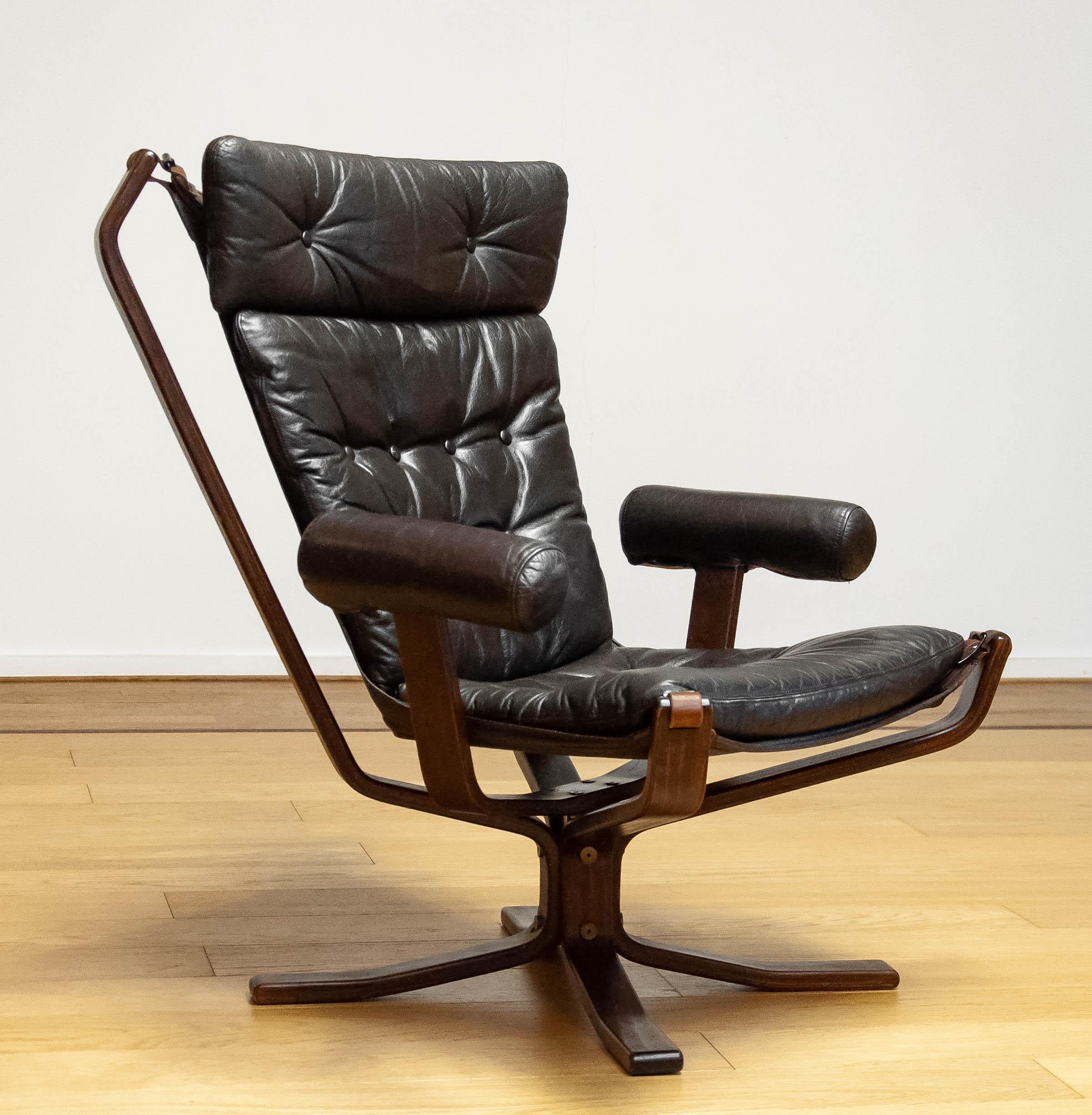 Schöner, seltener Sessel Modell 'Superstar', entworfen von Sigurd Ressel und hergestellt von Trygg Mobler in Dänemark.
Diese Modelle wurden in limitierter Auflage hergestellt.
Auch bekannt unter dem Namen 
