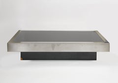 Table basse des années 1970 en acier brossé et plateau en verre miroir noir, style Willy Rizzo