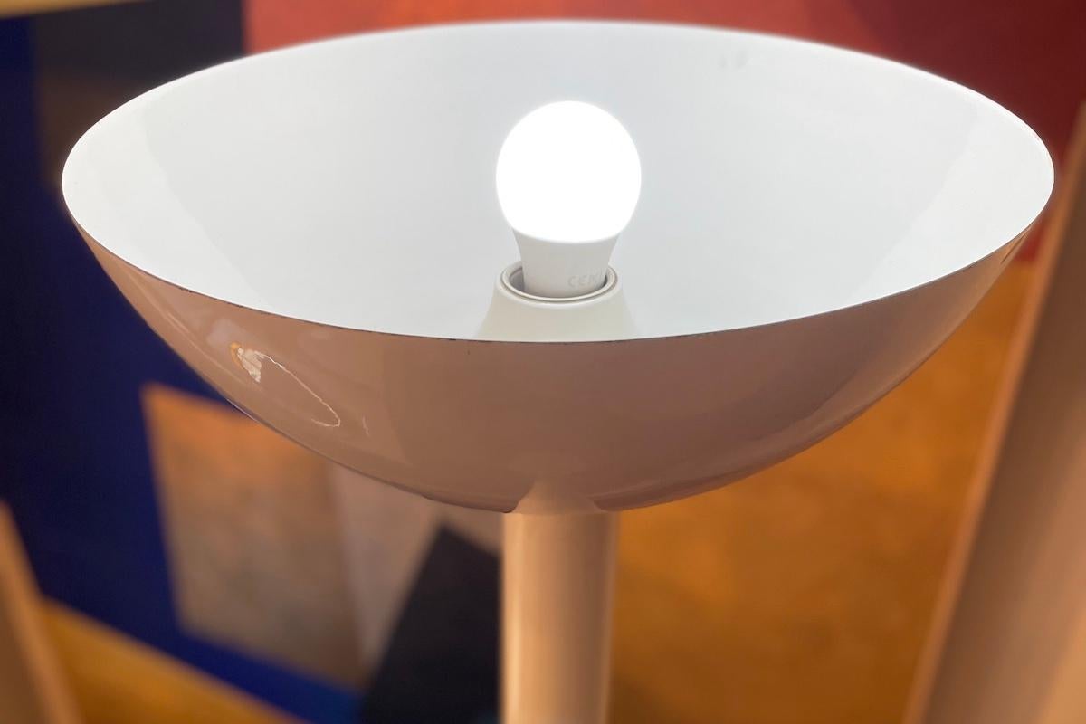 1970s Luce Floor Lamp in White Enameled Metal For Sale 1