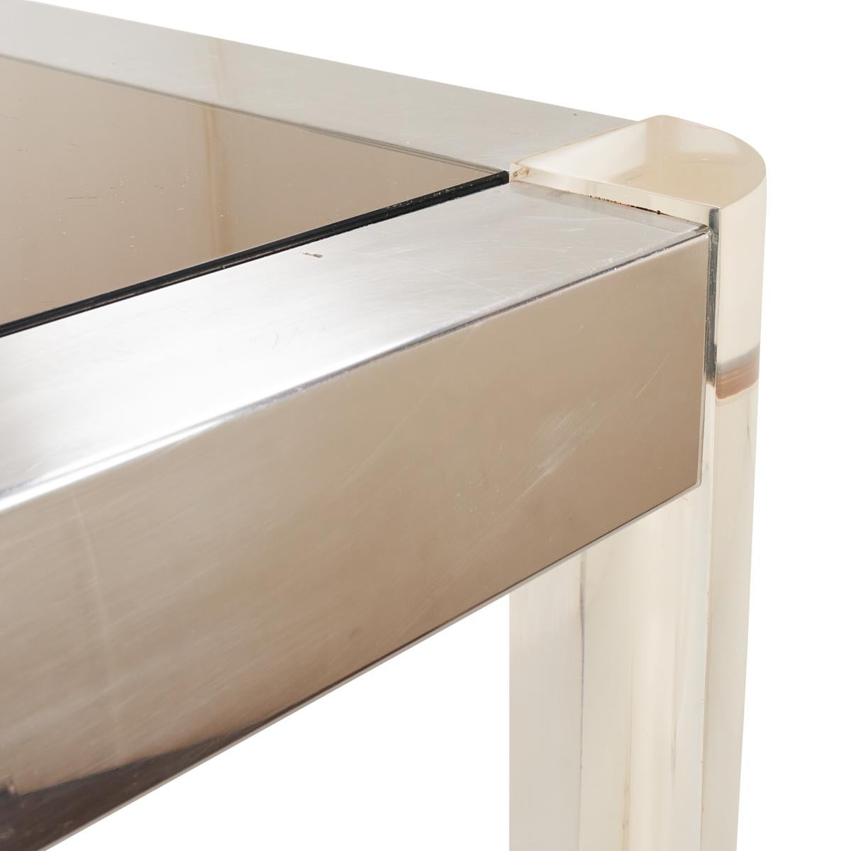 Table de salle à manger des années 1970 en lucite et chrome avec plateau en verre, Italie Bon état - En vente à New York, NY