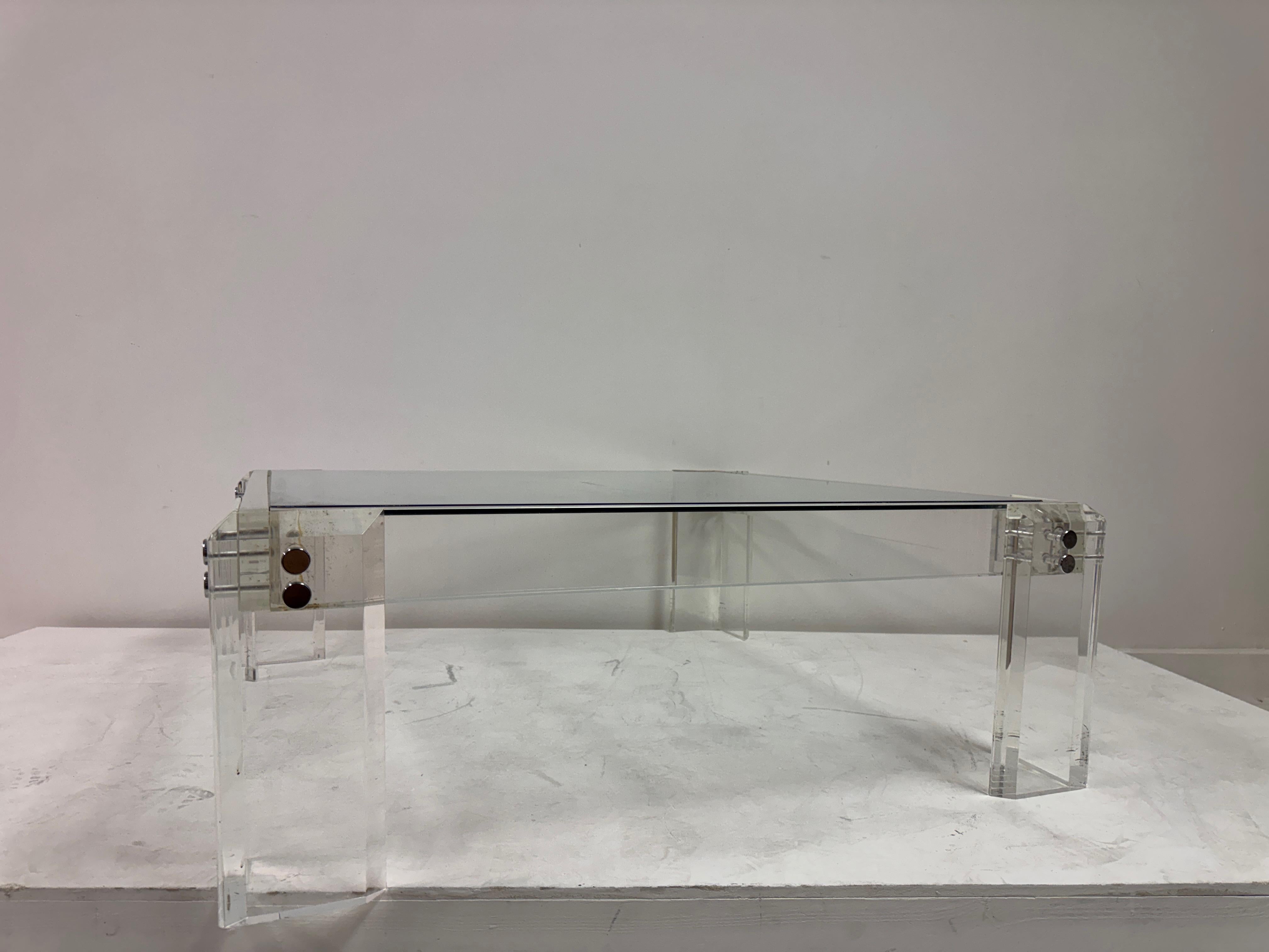 1970er Lucite und Glas Couchtisch im Angebot 4