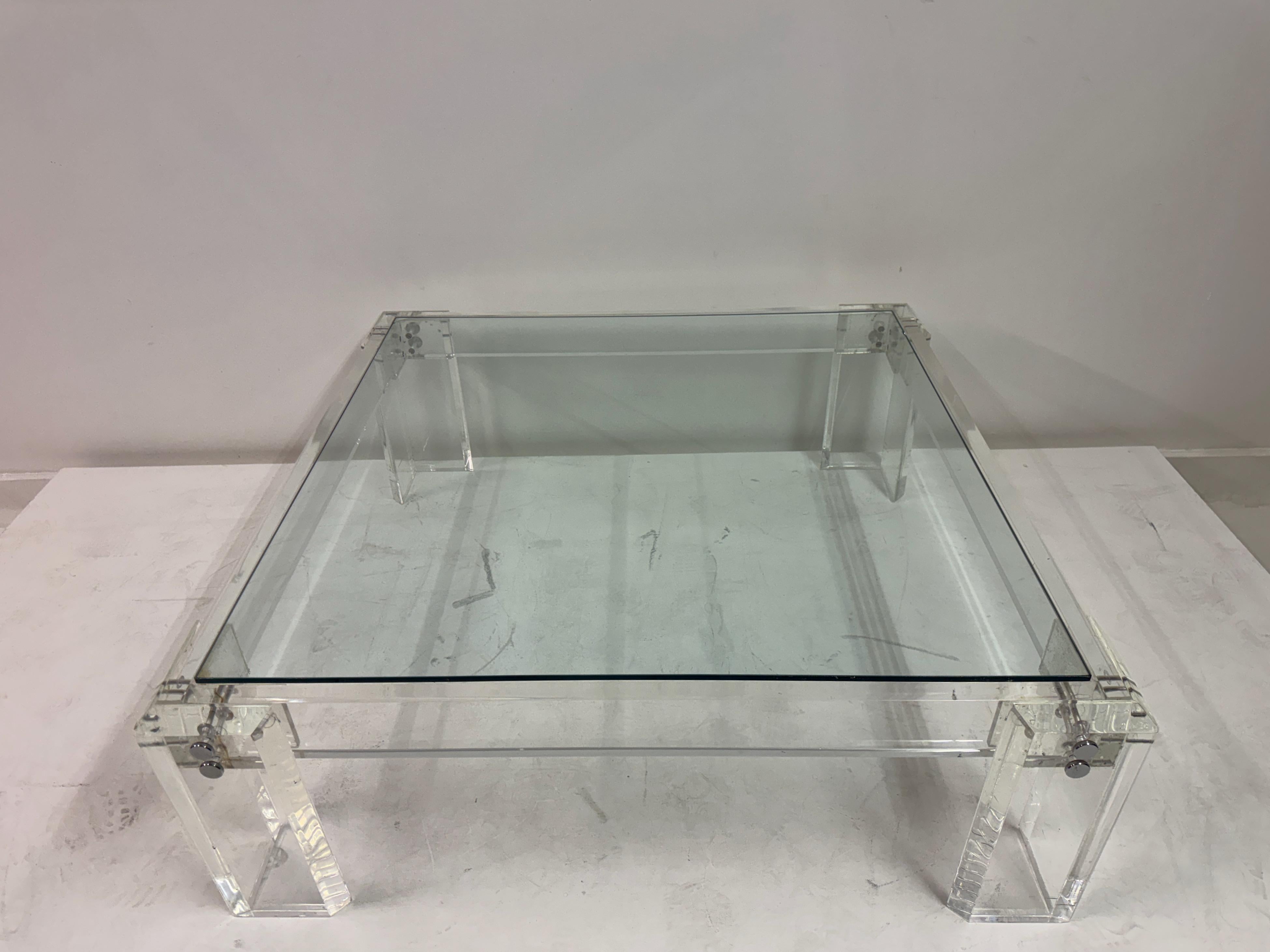 1970er Lucite und Glas Couchtisch (amerikanisch) im Angebot