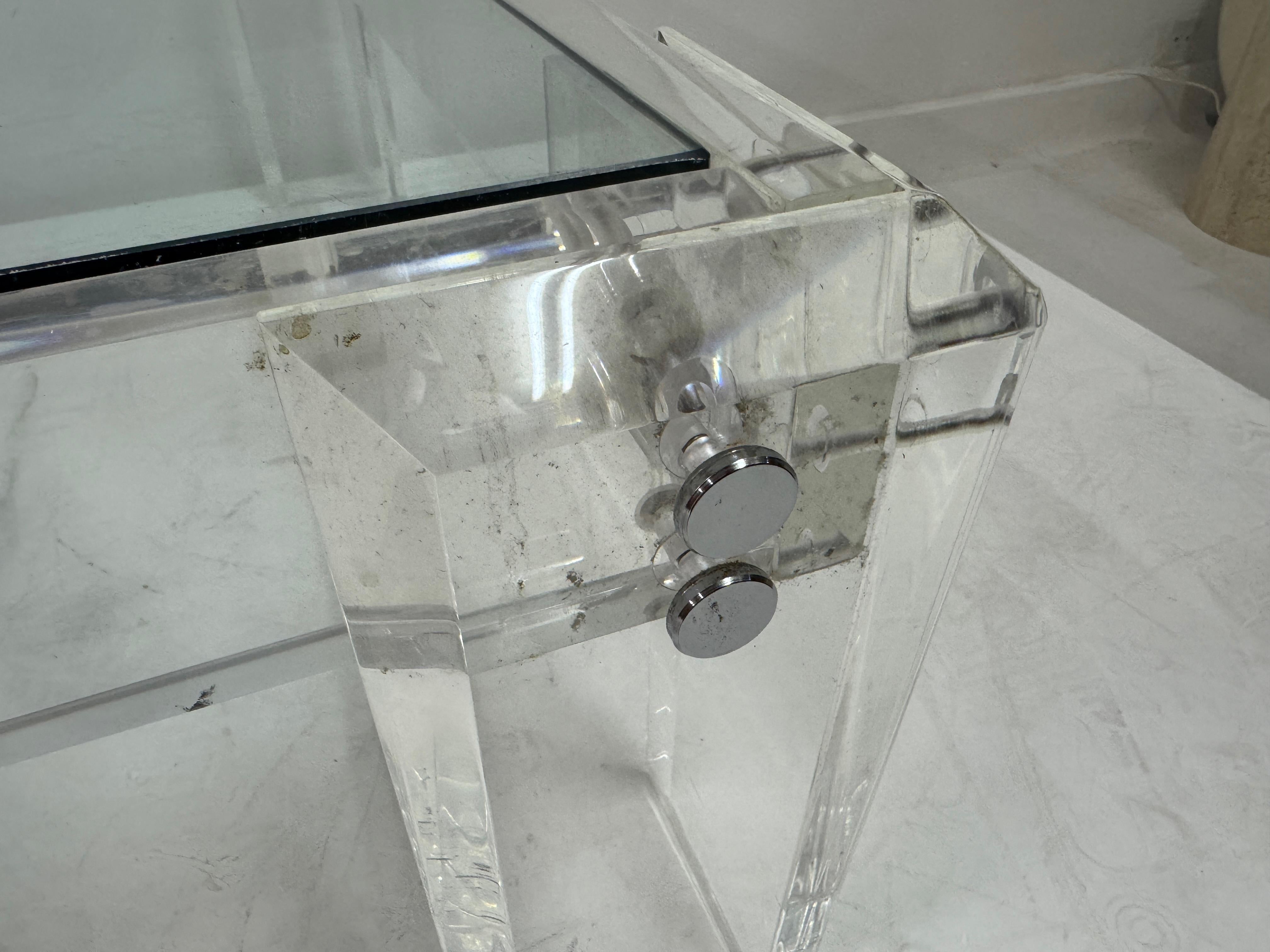 1970er Lucite und Glas Couchtisch (20. Jahrhundert) im Angebot