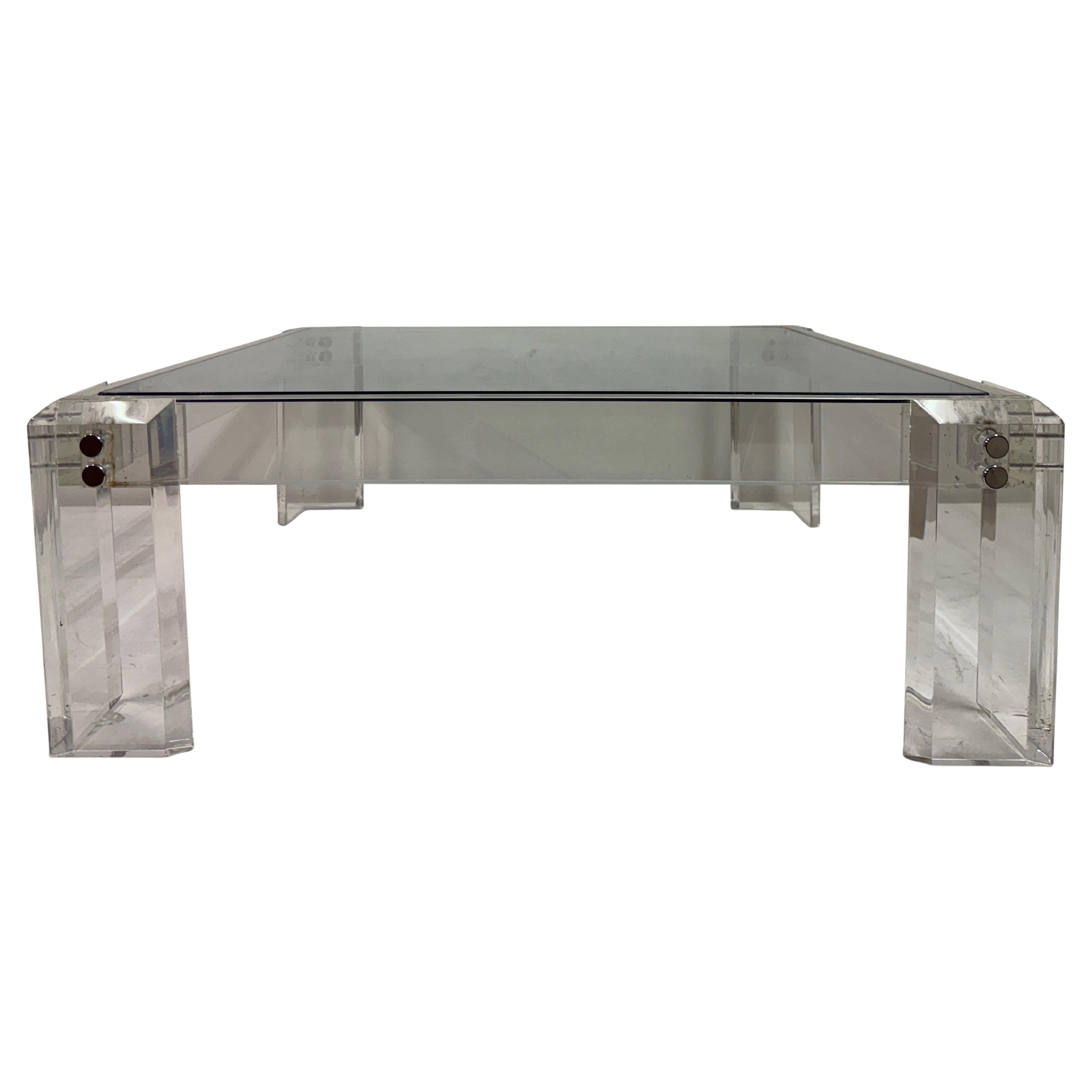 1970er Lucite und Glas Couchtisch im Angebot