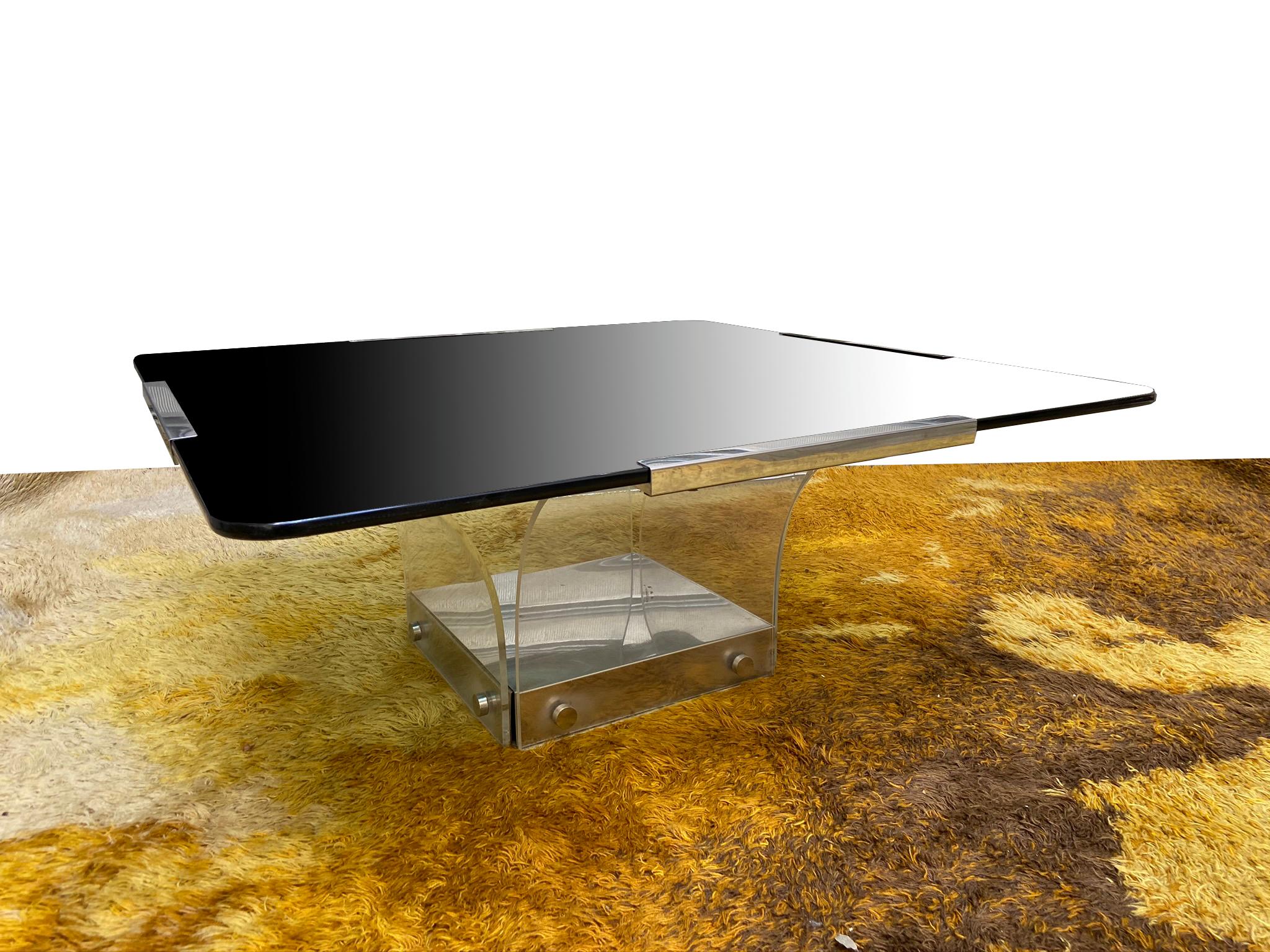 Late 20th Century 1970s Lucite and Glass Square Coffee Table Alessandro Albrizzi Style For Sale