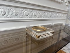 Videopoche in lucite e metallo dorato degli anni '70 in stile Hollywood Regency