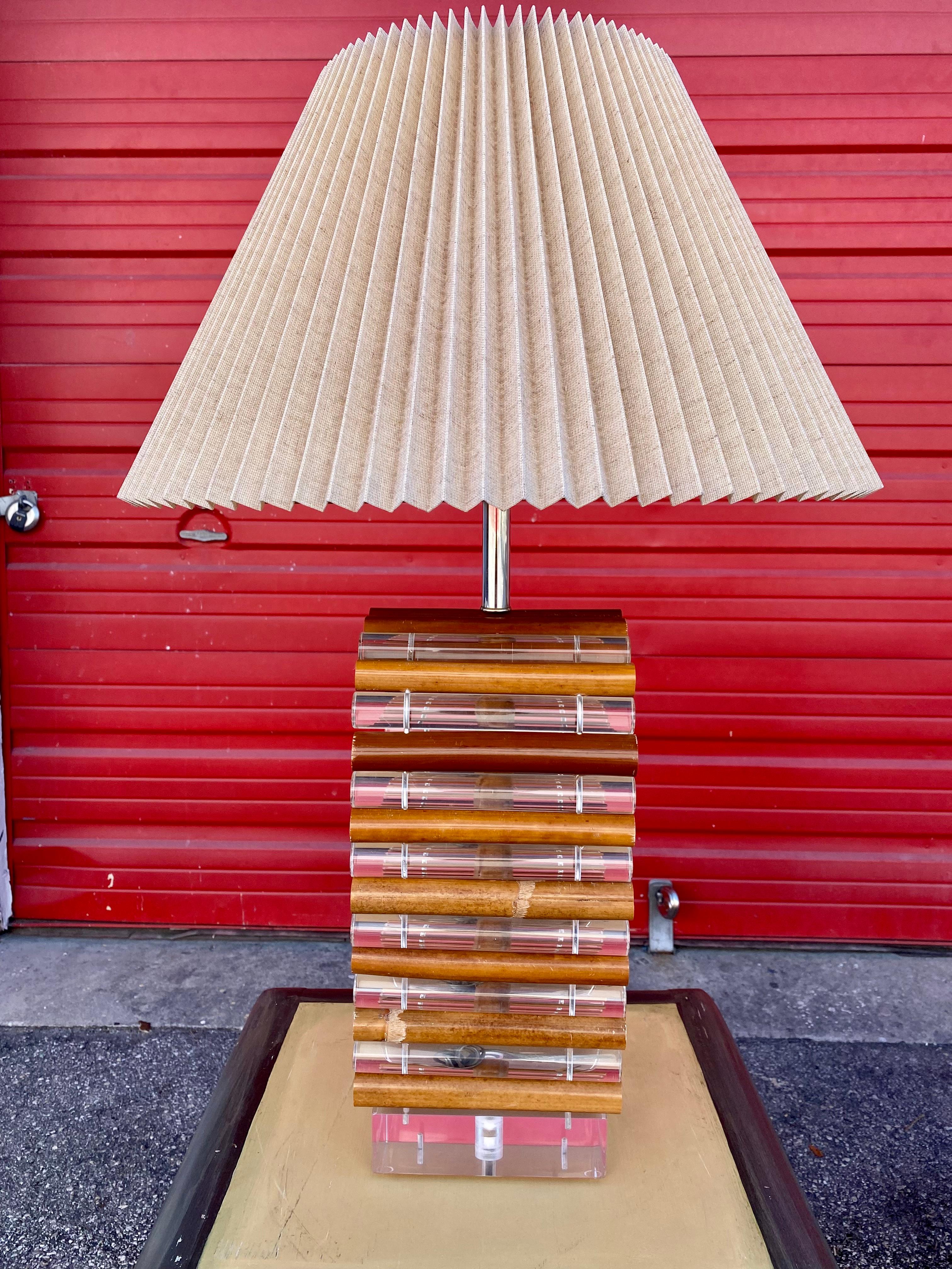 1970s Lucite and Rattan Sculptural Cylinders Lamps For Sale 4