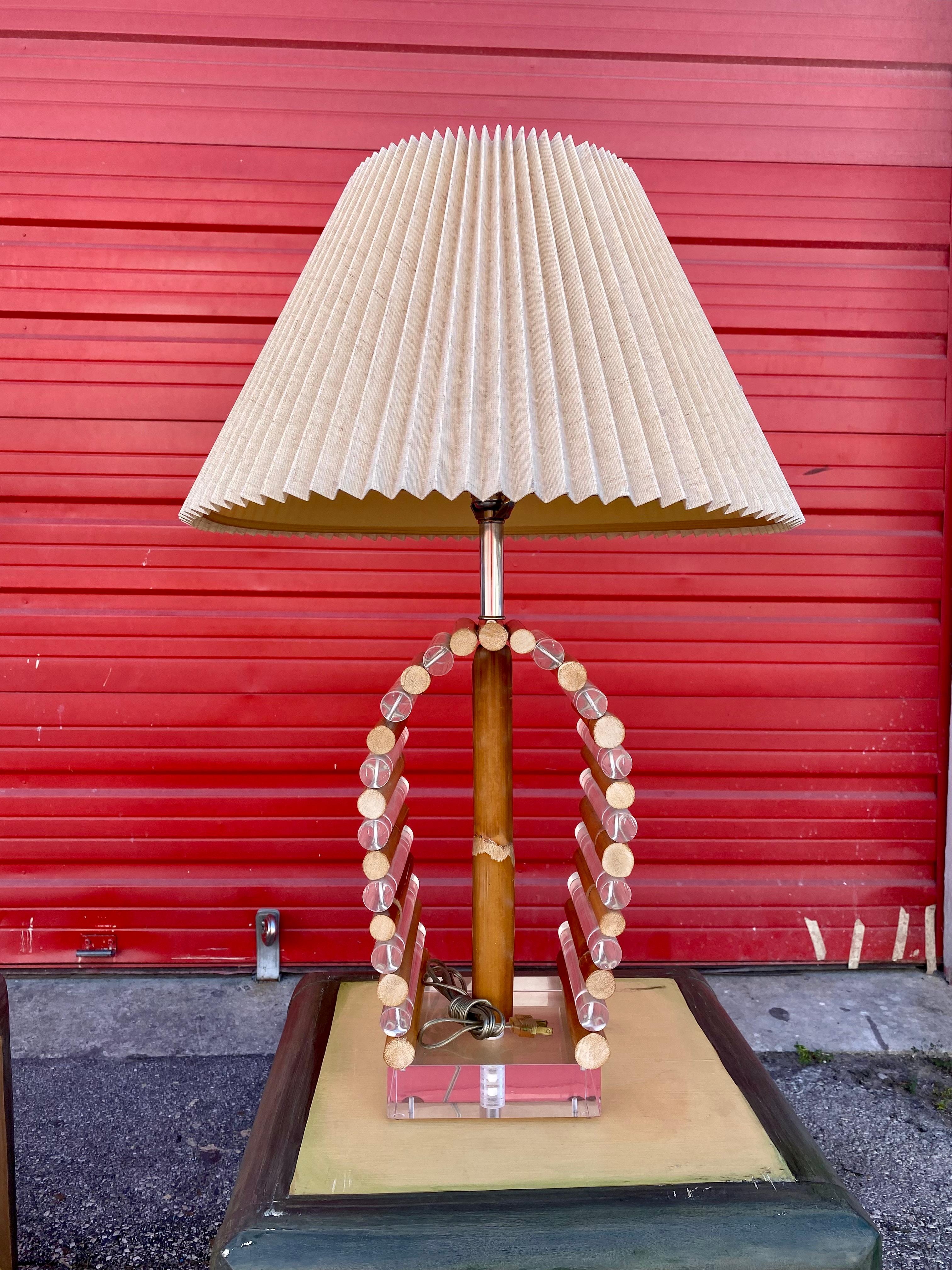 1970s Lucite and Rattan Sculptural Cylinders Lamps For Sale 5