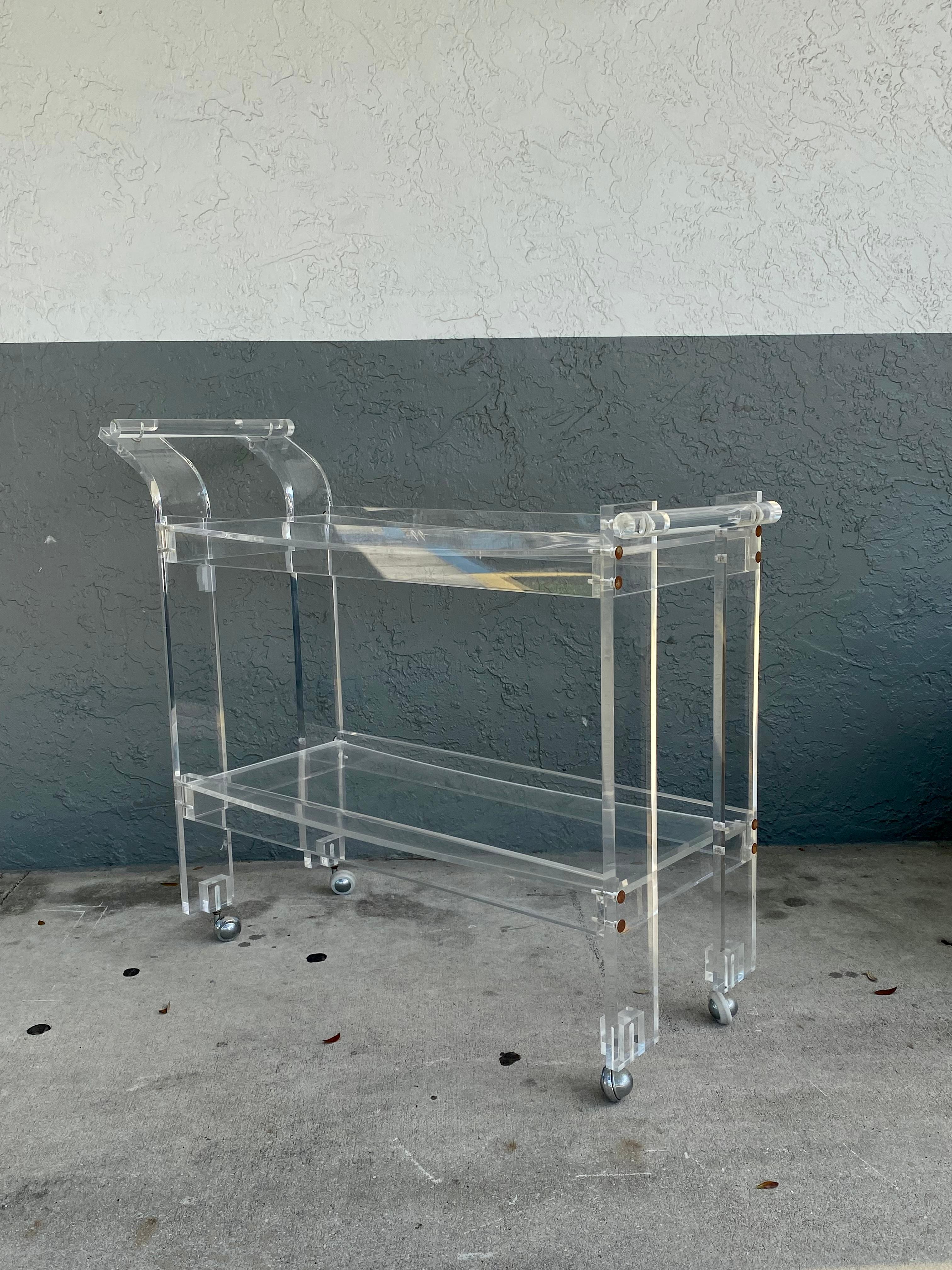 1970s Lucite Bar Serving Tea Two Tier Trolley Cart In Good Condition For Sale In Fort Lauderdale, FL