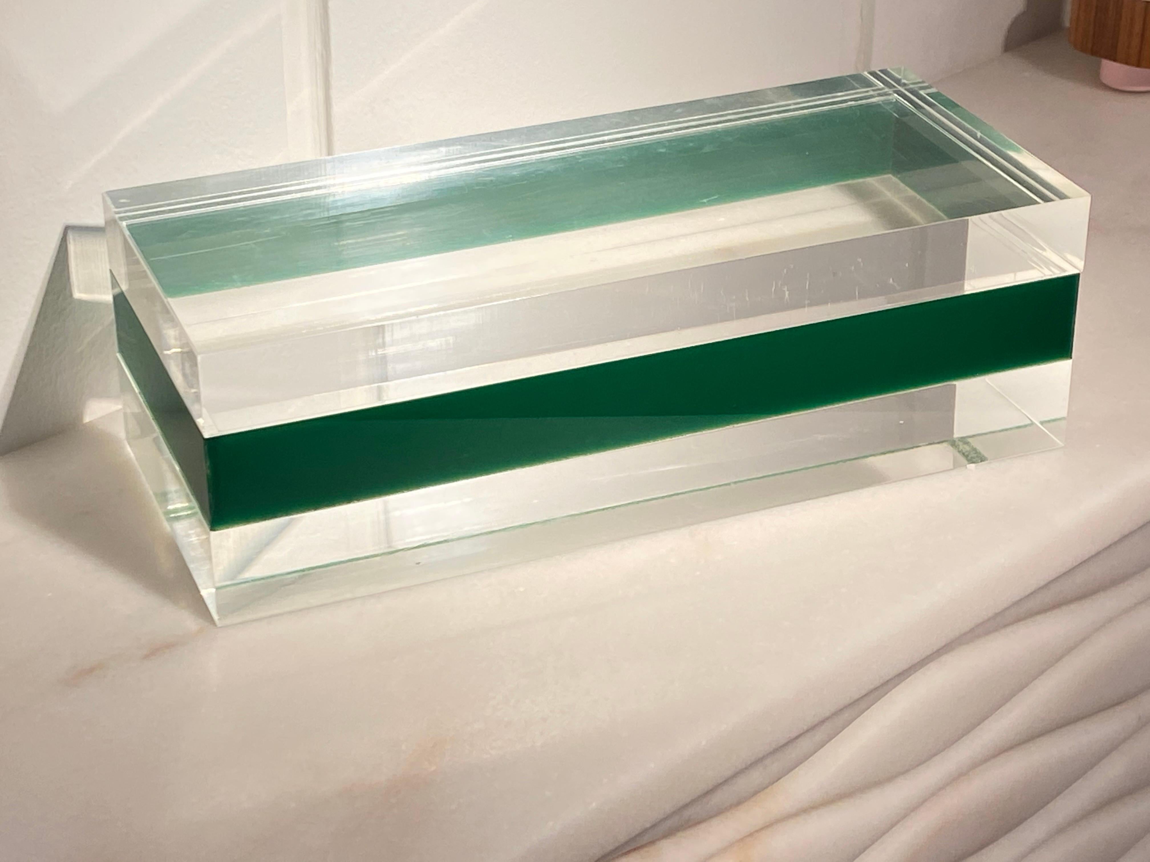 Large translucid and greed lucite Box By Alessandro Albrizzi
Italy 1970
Great condition.