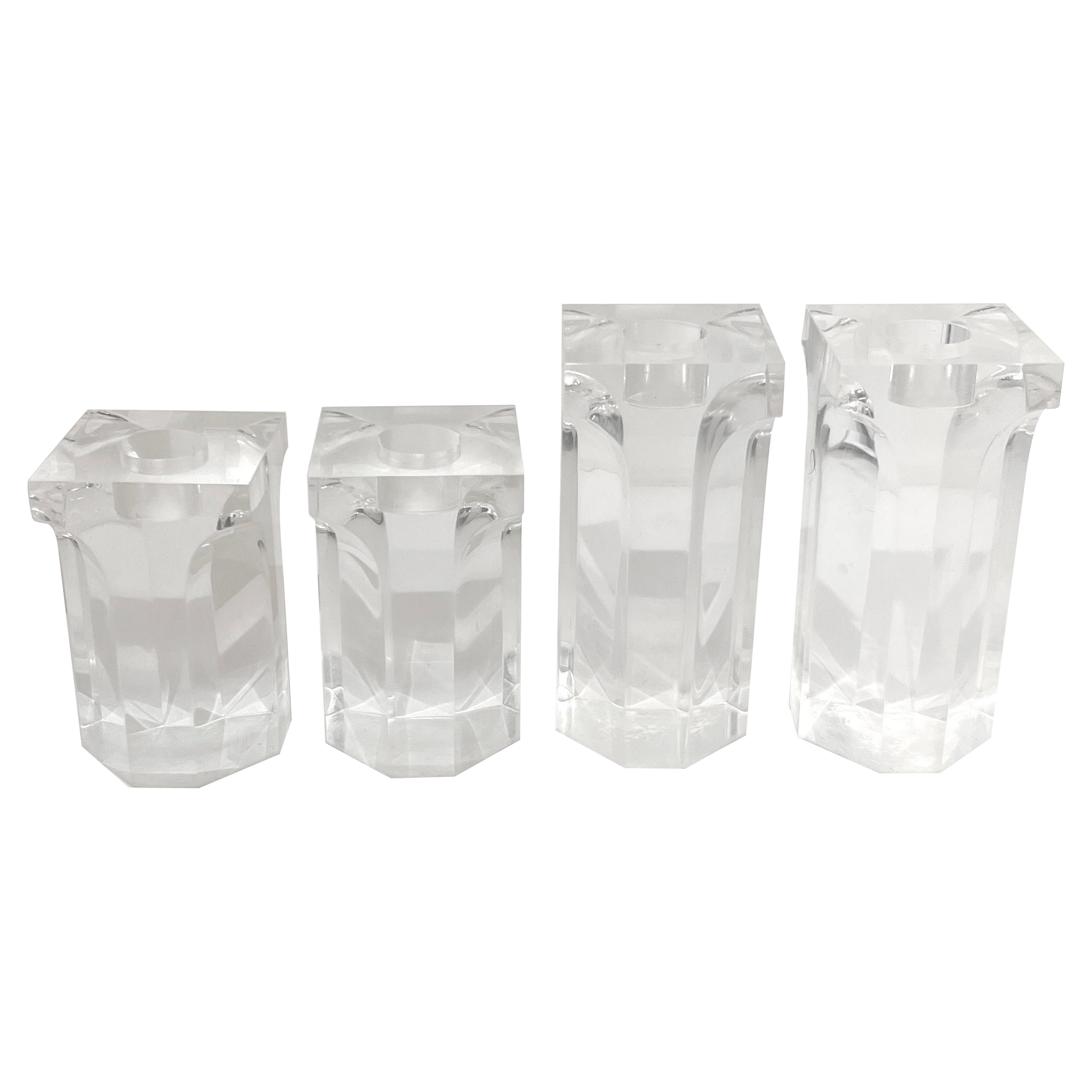Set di quattro candelieri in lucite nello stile di Charles Hollis Jones, 1970 ca.