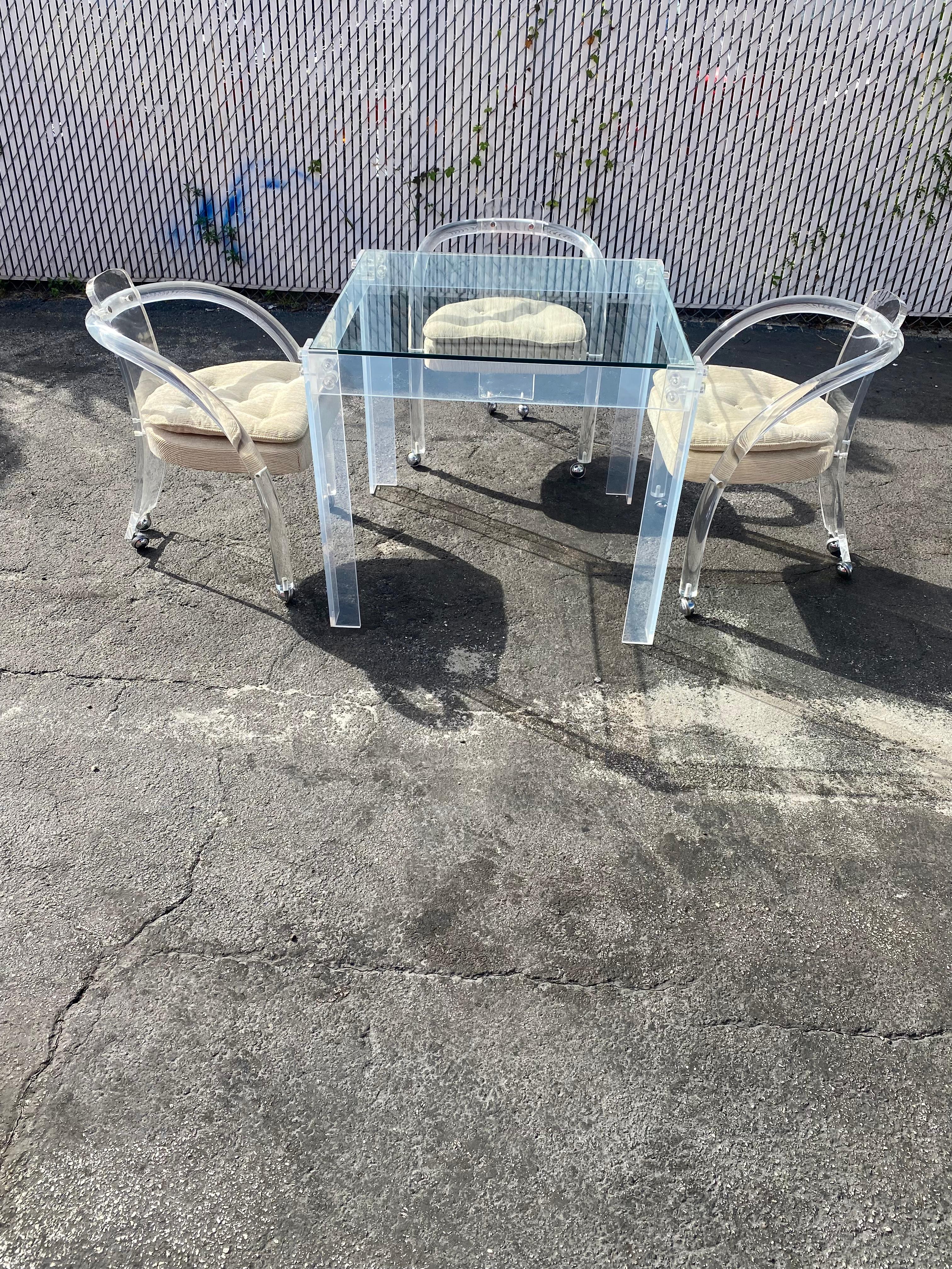 On offer on this occasion is one of the most stunning lucite table set you could hope to find. This is an ultra-rare opportunity to acquire what is, unequivocally, the best of the best, it being a most spectacular and beautifully-presented