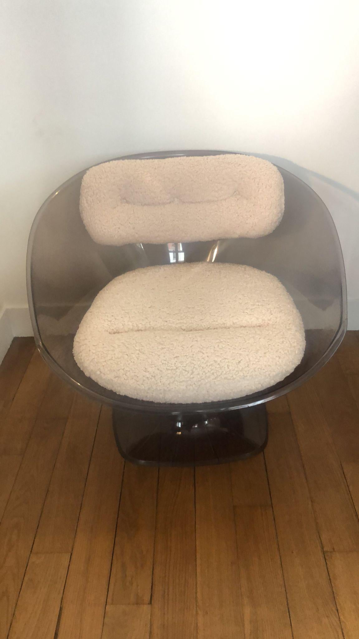1970s lucite Pod lounge chair by Raphael Raffel For Sale 1