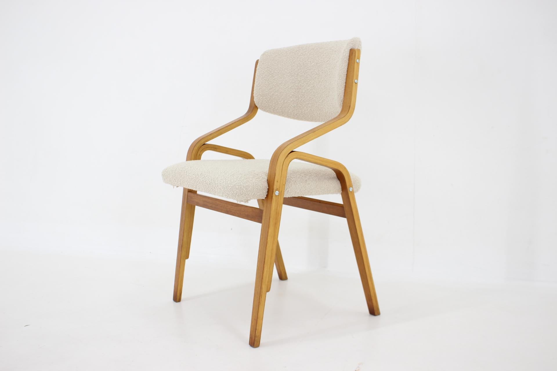 Mid-Century Modern 1970s Ludvík Volák Four Bentwood Dining Chairs in Boucle Fabric, Czechoslovakia For Sale