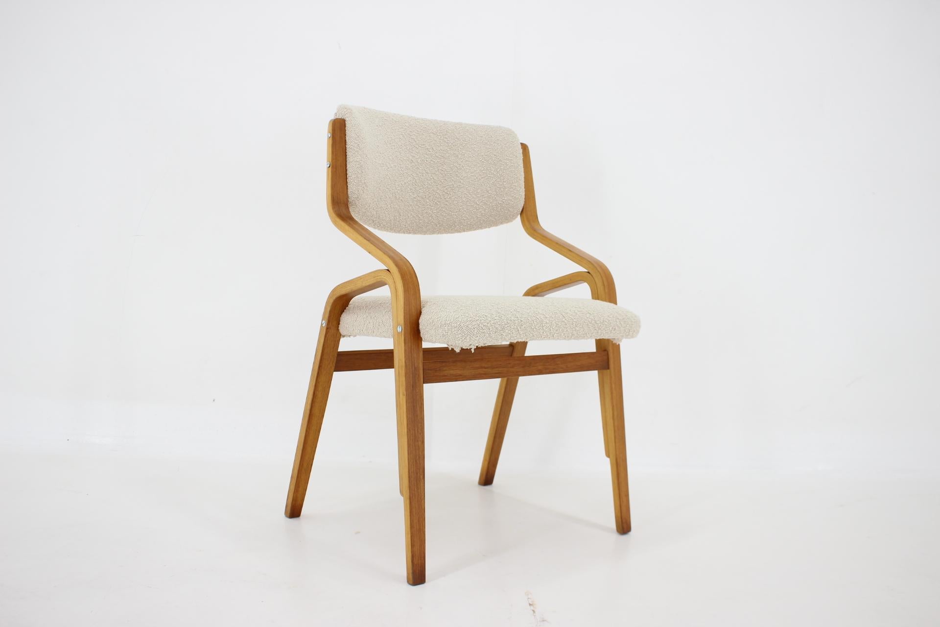1970s Ludvík Volák Four Bentwood Dining Chairs in Boucle Fabric, Czechoslovakia For Sale 1