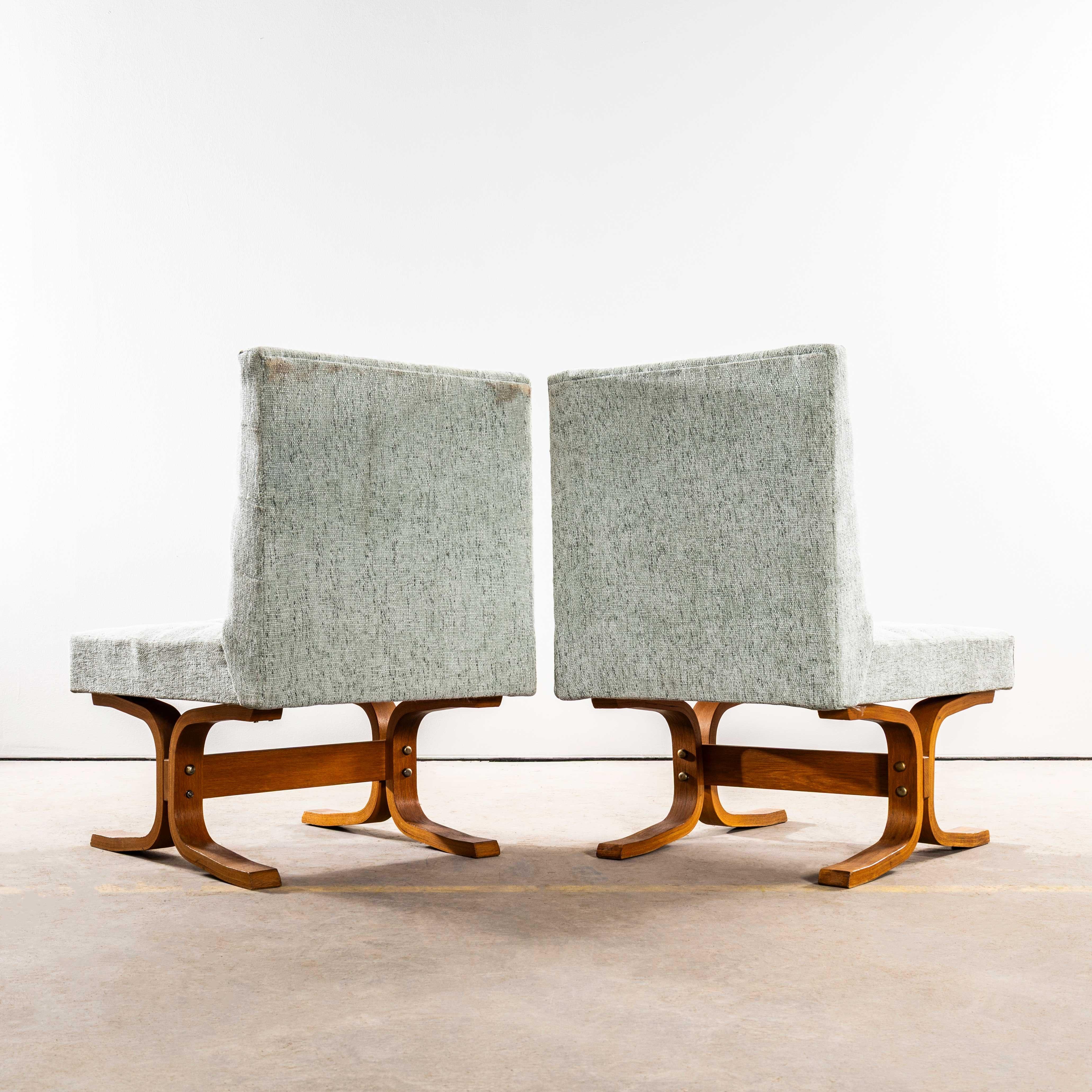 Chaises d'appoint Bratislava des années 1970 en écume de mer à armure ondulée, retapissées en vente 1