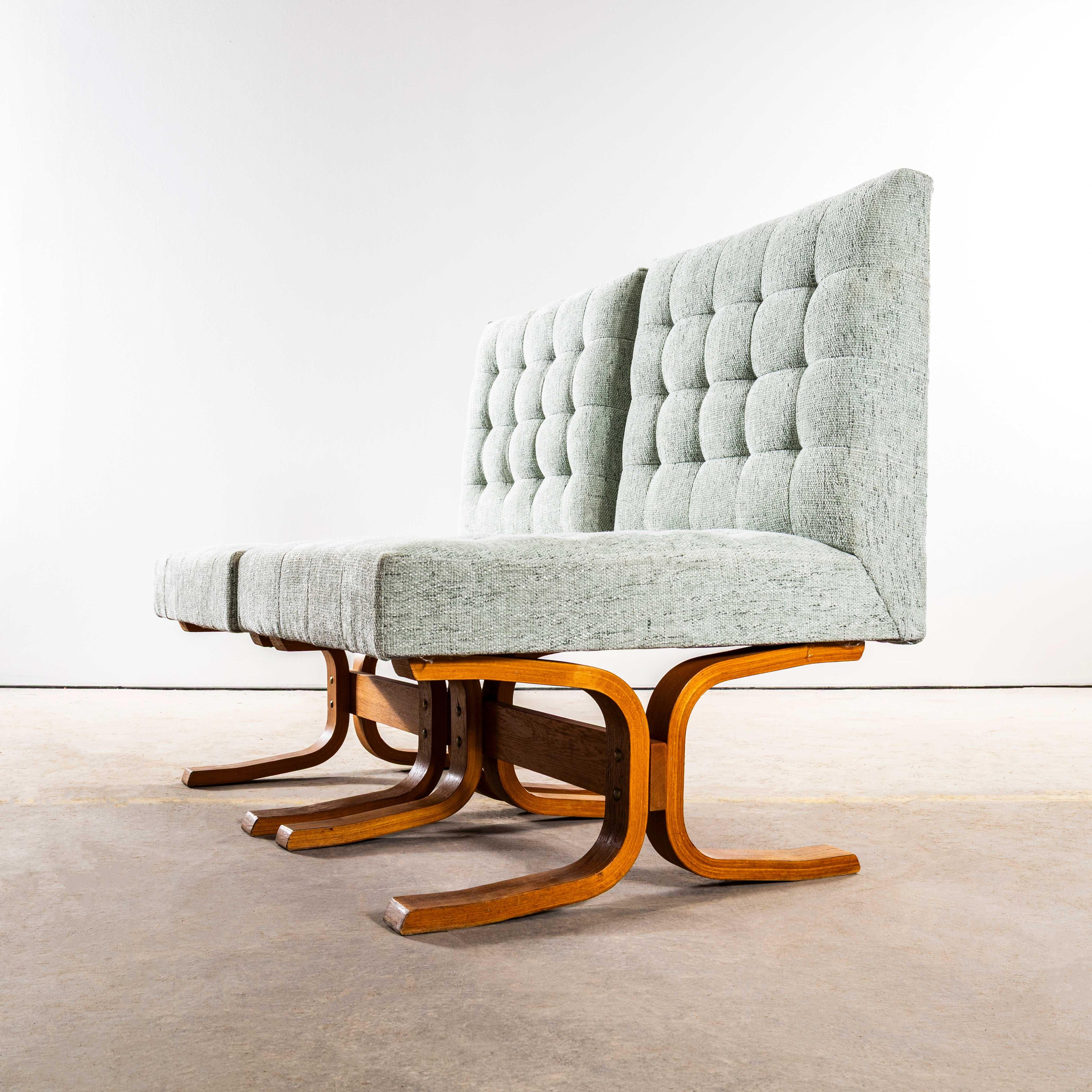 Chaises d'appoint Bratislava des années 1970 en écume de mer à armure ondulée, retapissées en vente 3