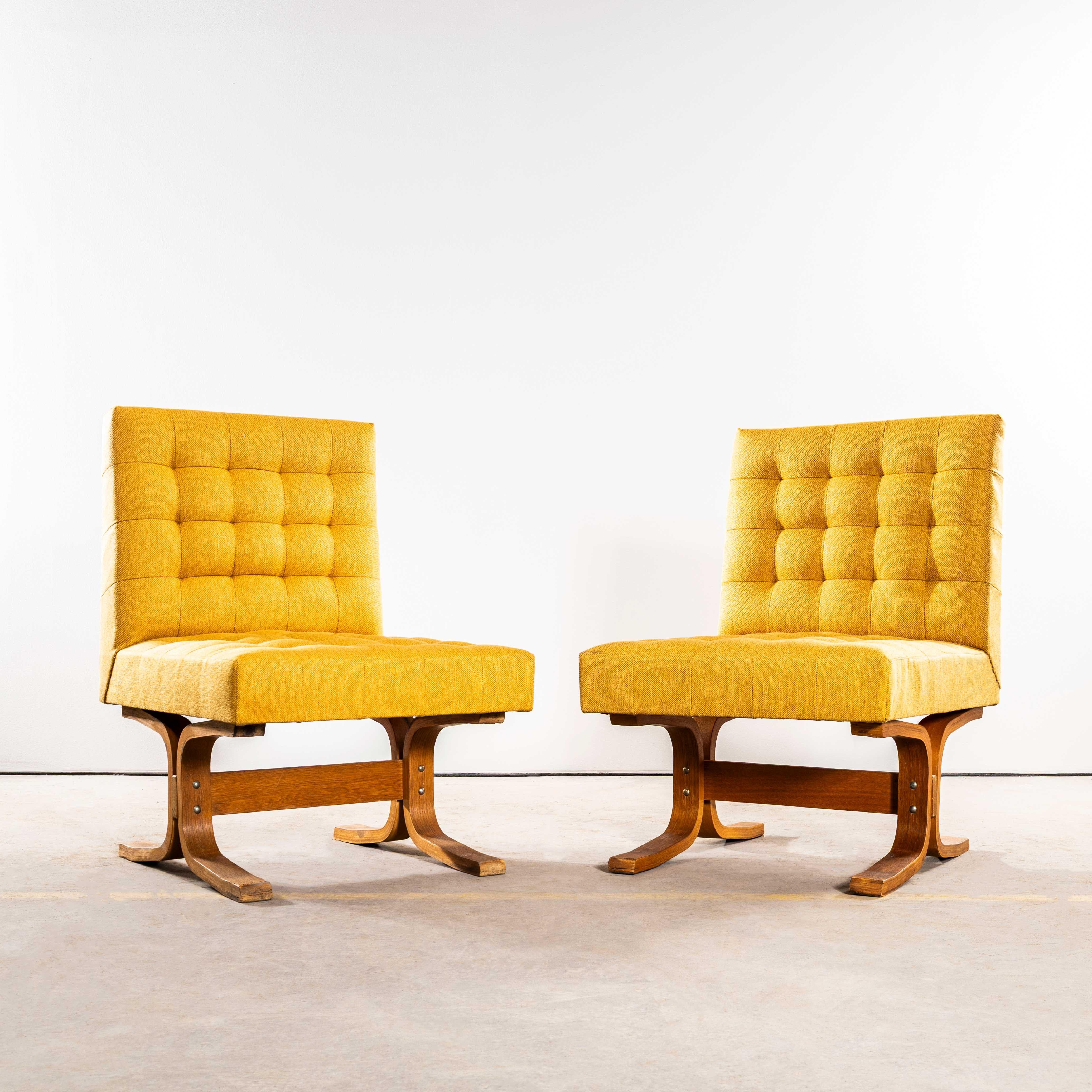 Chaises d'appoint Bratislava en tournesol Ludvik Volak des années 1970, retapissées. D'origine tchèque, Volak est l'un des plus célèbres designers du milieu du siècle, surtout connu pour le séparateur de pièce organique fabriqué par Drevopodnik