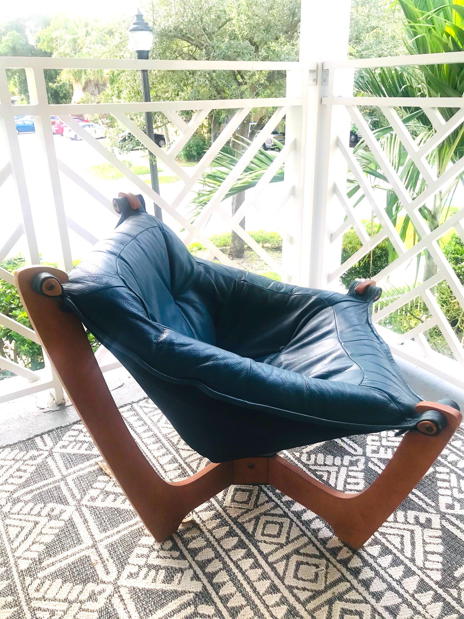 1970s Luna Lounge Chair by Odd Knutsen in Cadet Blue Leather, Norway In Good Condition In Fort Lauderdale, FL