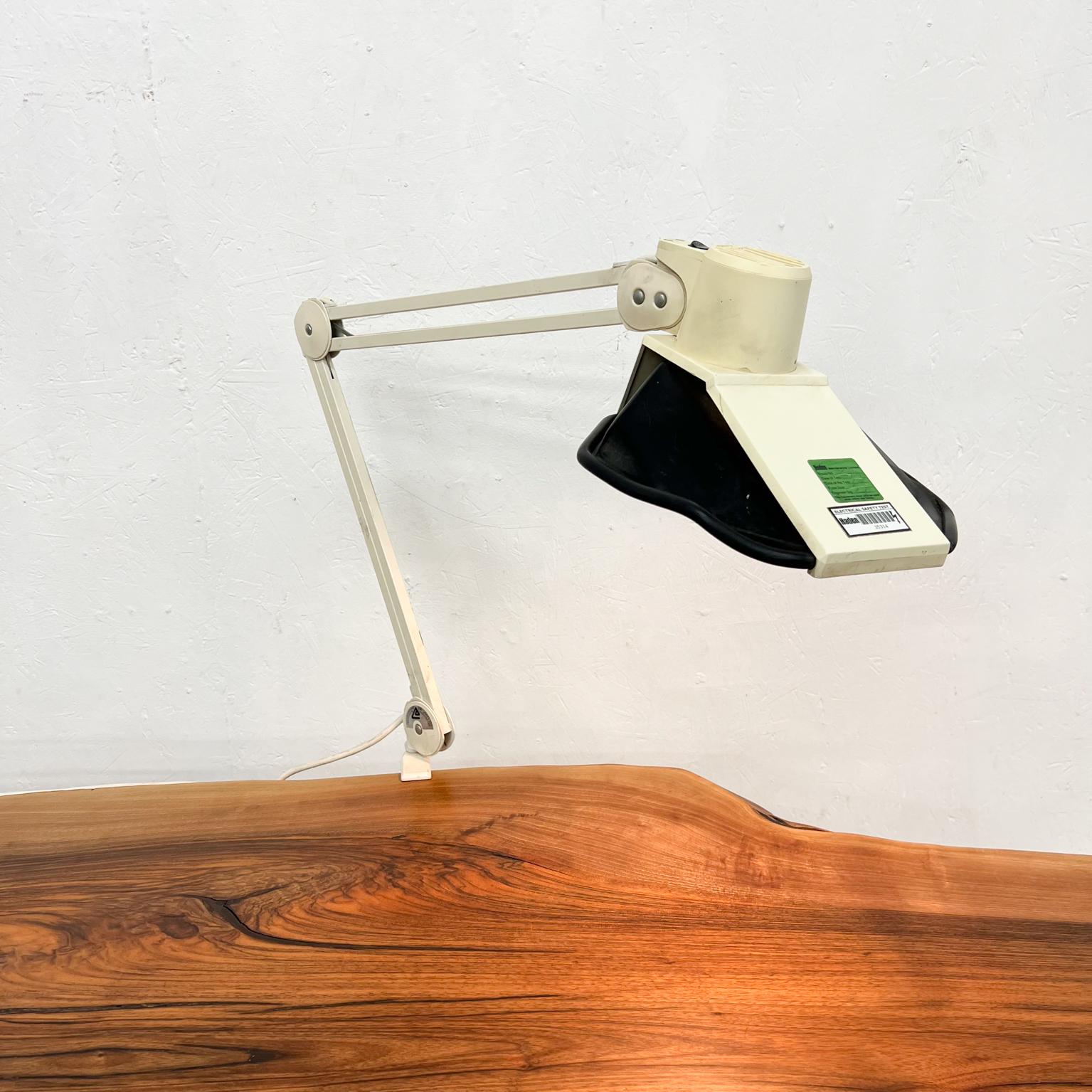 Rare lampe de bureau à pampilles vintage d'architecte LUXO des années 1970 pour Jac Jacobsen en vente 7