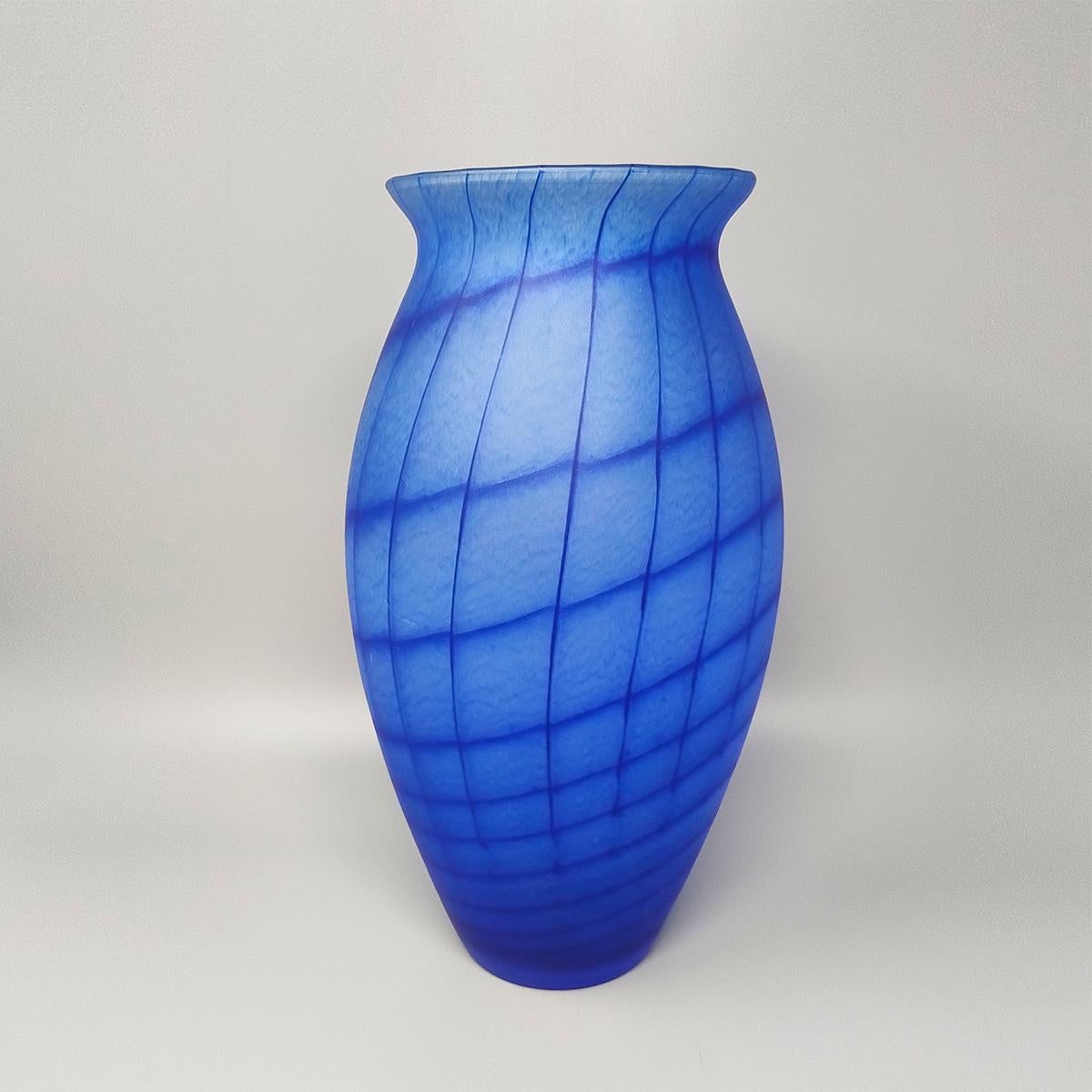 Jarrón artesanal azul de lujo de los años 70 en cristal de Murano. by Ca dei Vetrai Moderno de mediados de siglo en venta