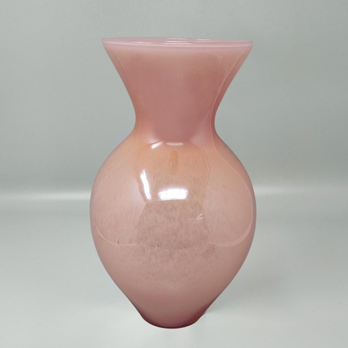 Mid-Century Modern Vase de luxe rose fabriqué à la main en verre de Murano par Maestro del Vetro, des années 1970 en vente