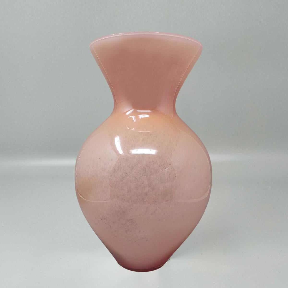 italien Vase de luxe rose fabriqué à la main en verre de Murano par Maestro del Vetro, des années 1970 en vente