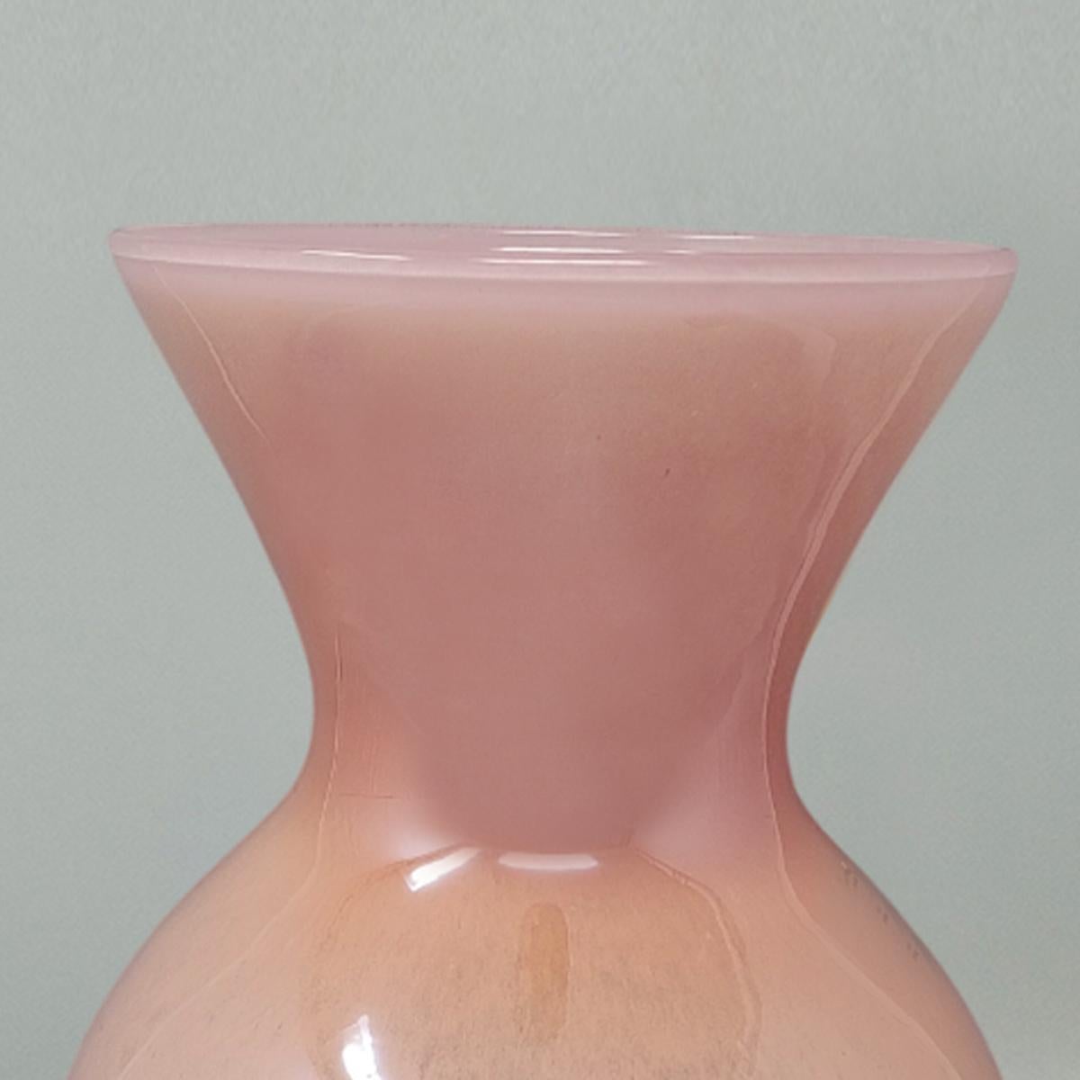 Vase de luxe rose fabriqué à la main en verre de Murano par Maestro del Vetro, des années 1970 Excellent état - En vente à Milano, IT