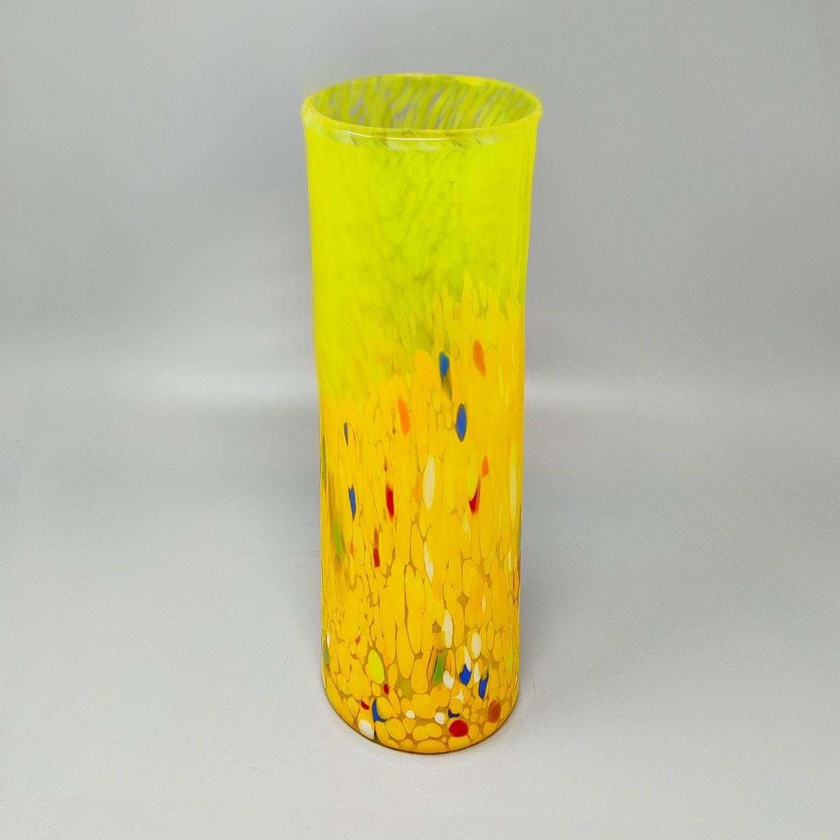 Mid-Century Modern Vase de luxe jaune fabriqué à la main en verre de Murano par Maestro del Vetro, années 1970 en vente