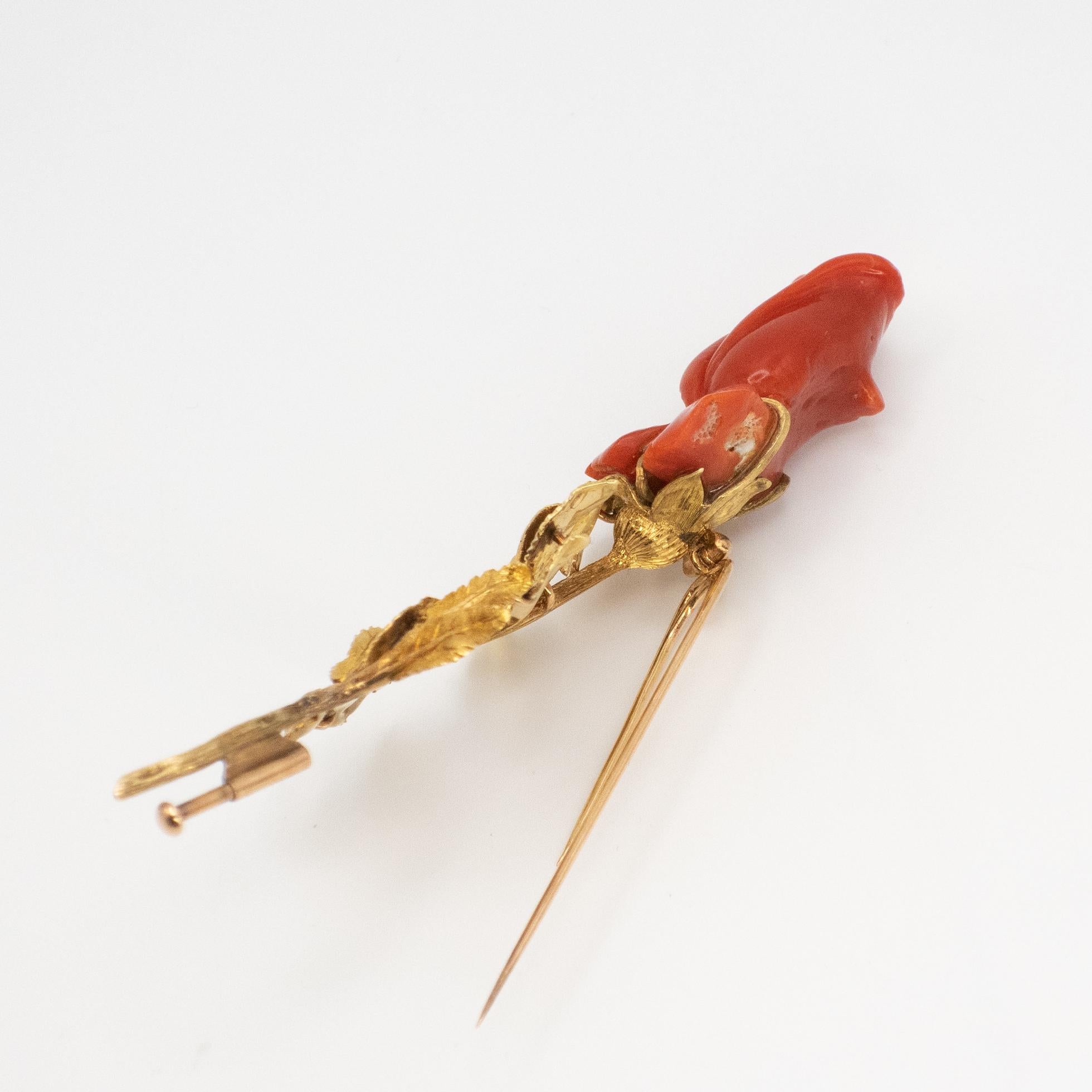 1970s M. Buccellati 18K Yellow Gold Red Coral Rose Brooch In Good Condition In New York, NY