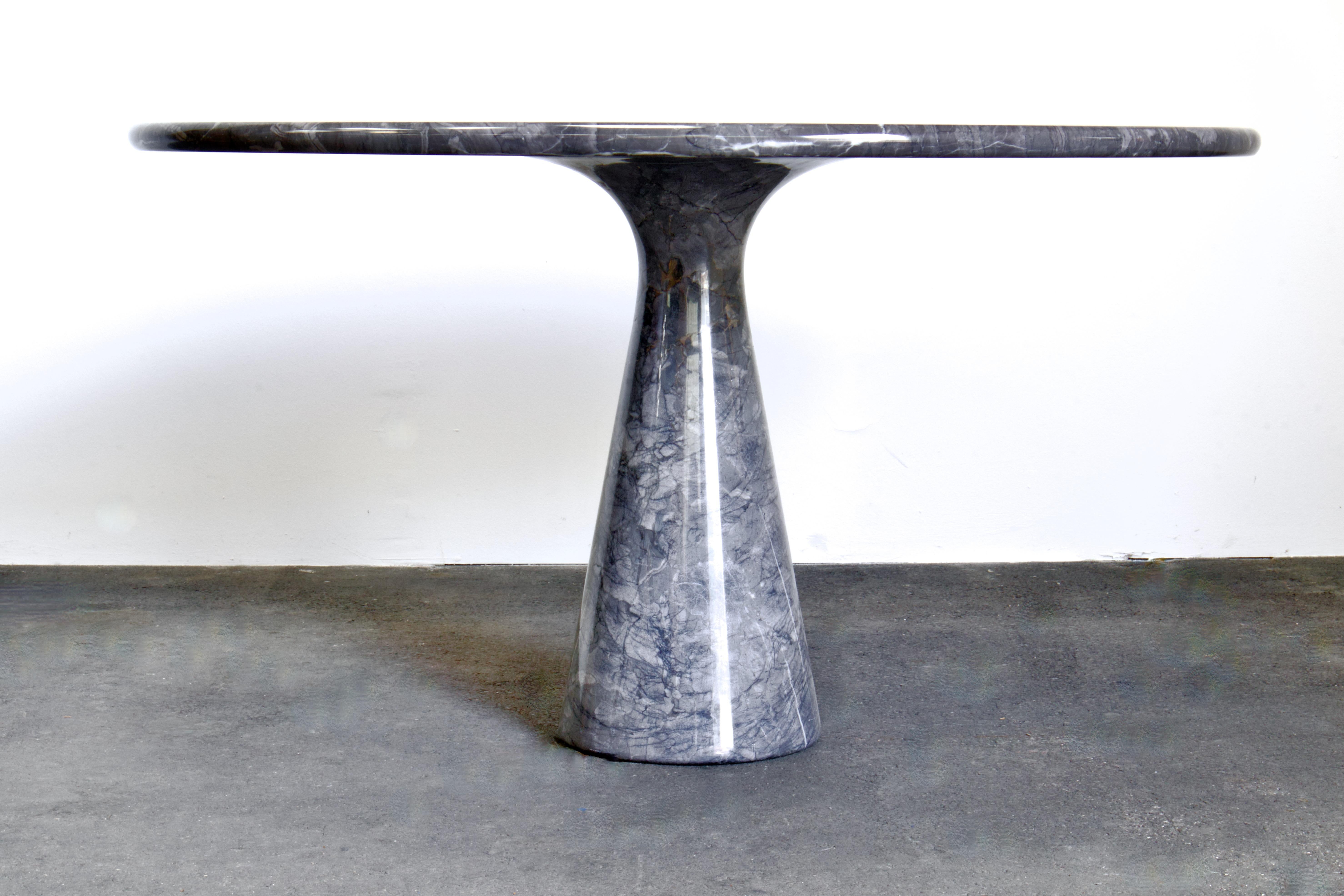 1970s Angelo Mangiarotti round pedestal dining table for Skipper in highly figured gray Mondragone marble with black and white veining, and many subtlties. This table is from the M1 and measures 47in (130cm) in diameter.

The detachable round table