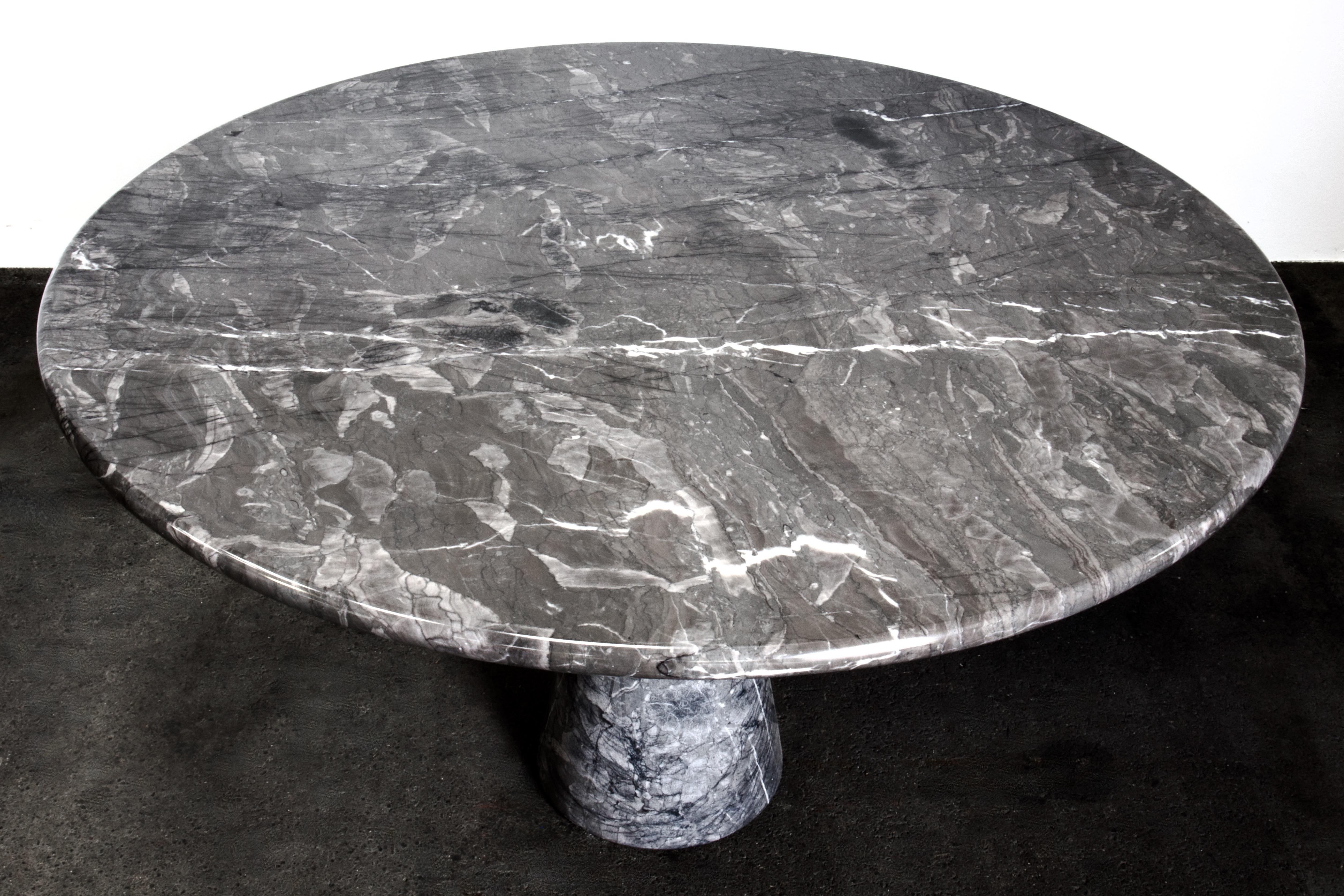 Table de salle à manger Mangiarotti M1 des années 1970 en marbre gris Mondragone pour Skipper, Italie Bon état - En vente à Grand Cayman, KY