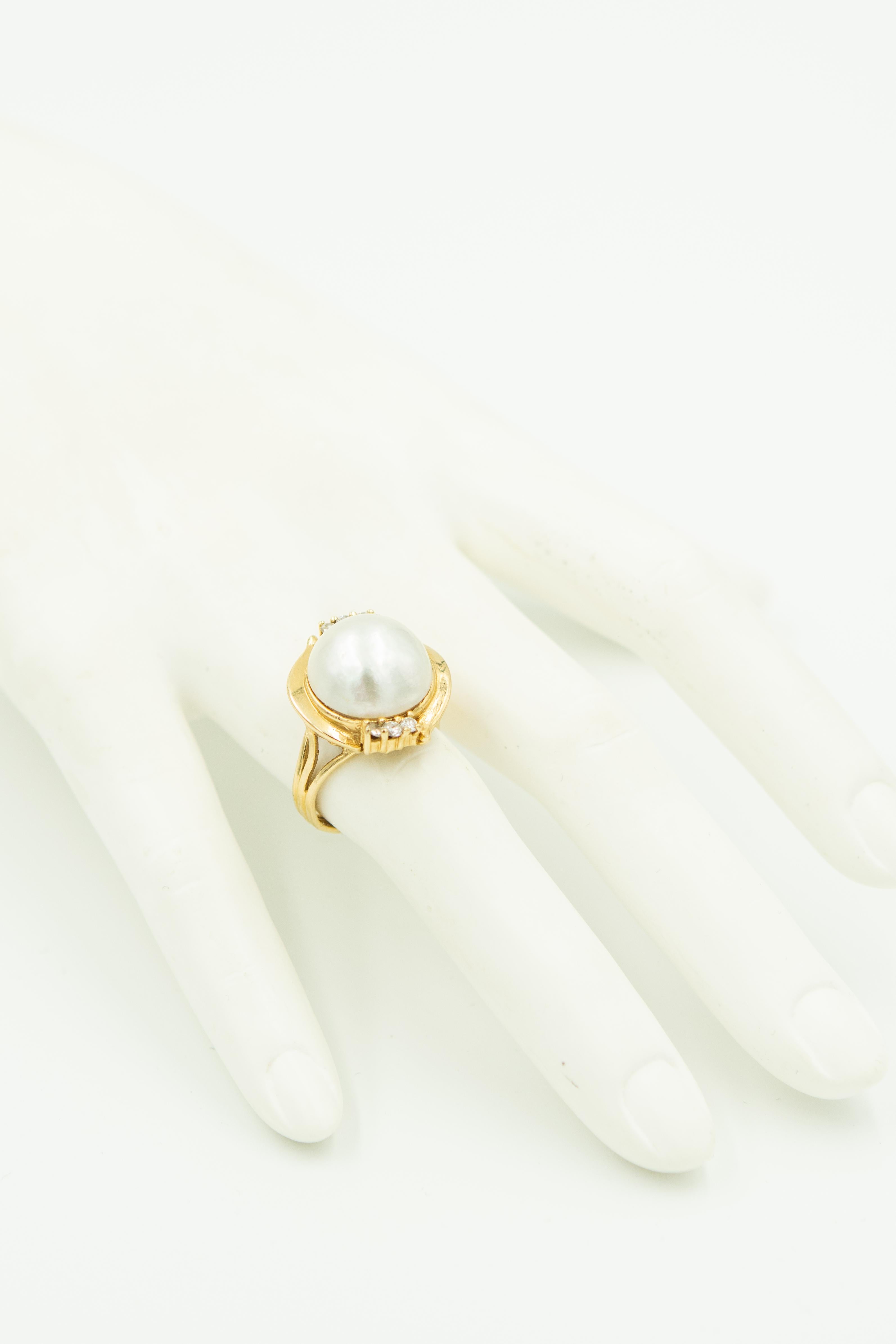1970s Mabe Pearl and Diamond Yellow Gold Dome Ring For Sale 1