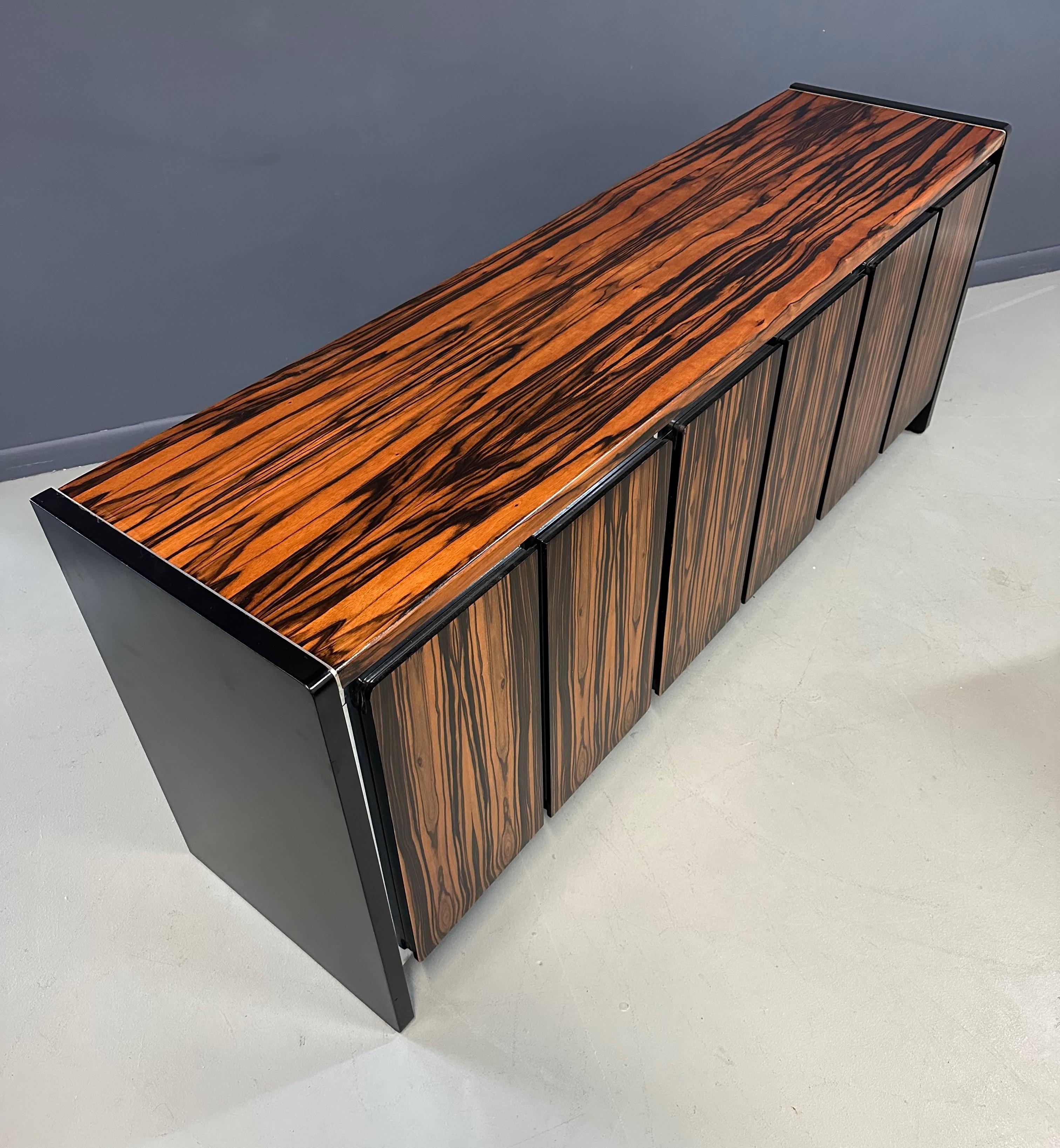 20ième siècle Crédence en ébène de Macassar des années 1970 par Milo Baughman pour John Stuart Mid Century en vente