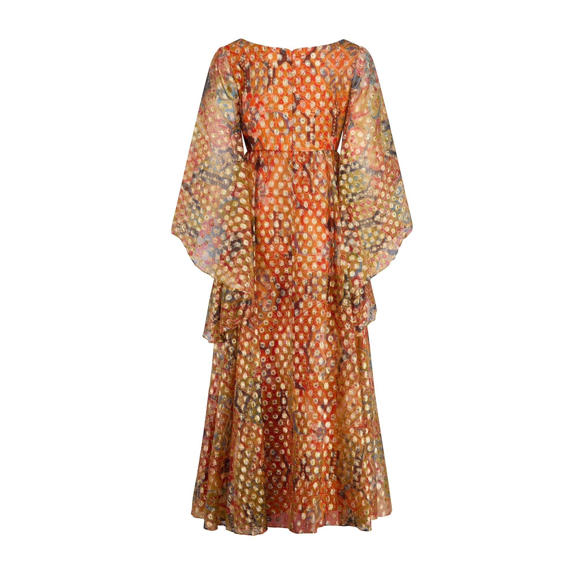 Orange Robe longue Madelyn Modes orange métallisée à manches d'ange à motif cachemire des années 1970 en vente
