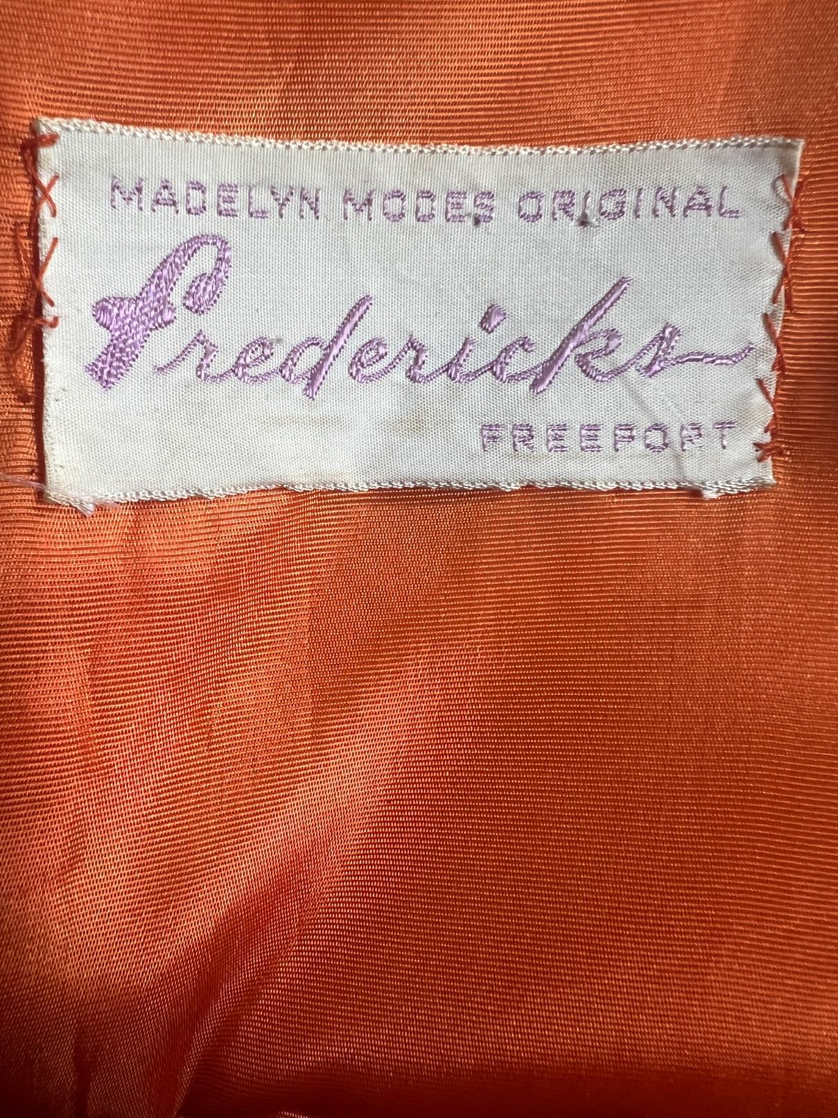 Robe longue Madelyn Modes orange métallisée à manches d'ange à motif cachemire des années 1970 Pour femmes en vente