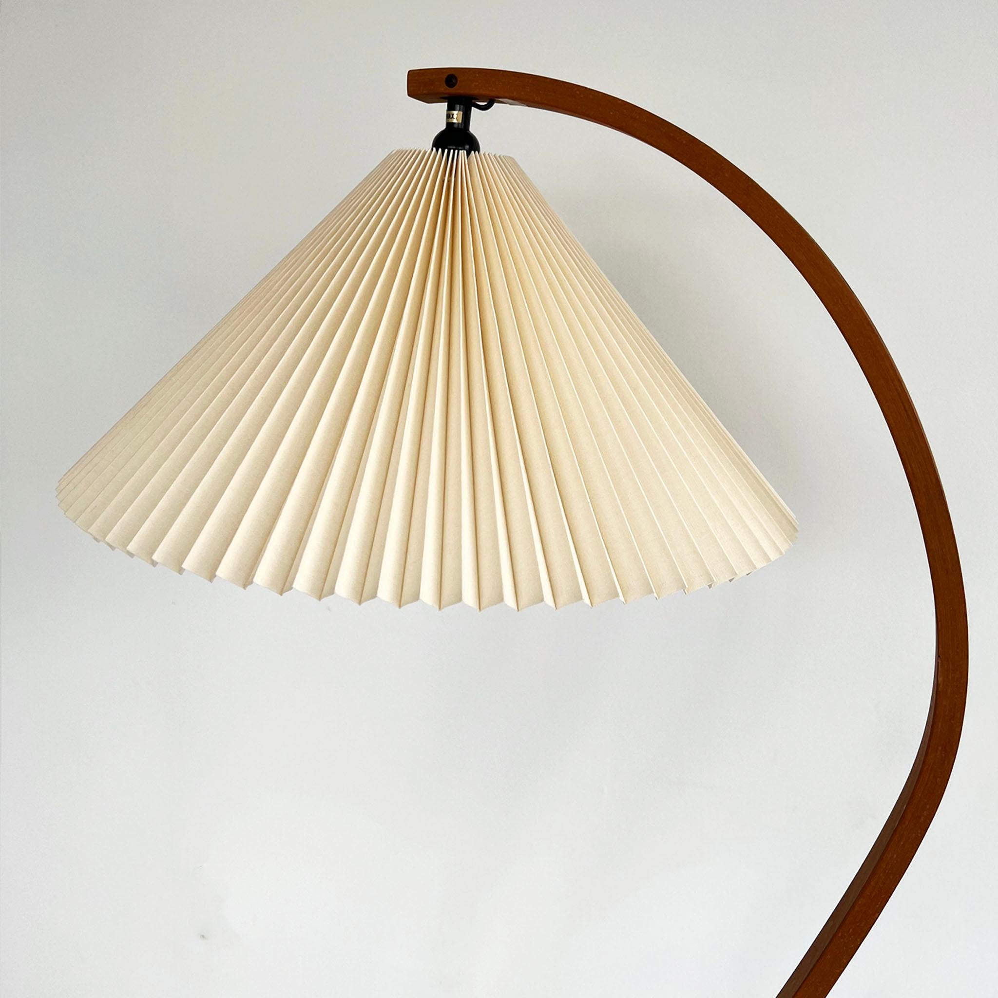 1970's Mads Caprani Danish Floor Lamp with Pleated Shade In Good Condition In Brooklyn, NY