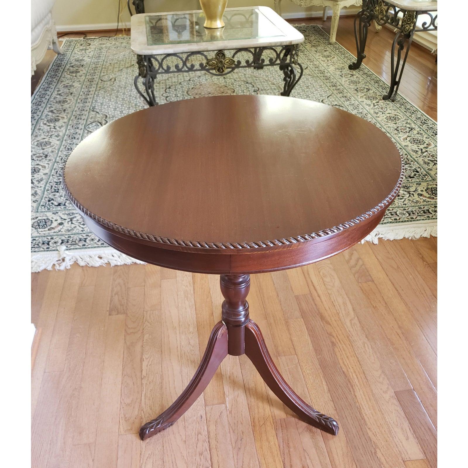 Solid mahogany occasional table, center table, side table with twisted edge and carved feet.
Measures: 24D x 28H.
  