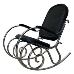 Mecedora Hollywood Regency cromada estilo Maison Jansen, años 70