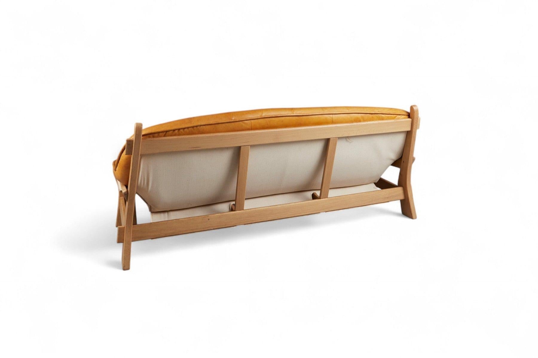 1970er Maison Regain Dreisitziges Sofa aus cognacfarbenem Leder (20. Jahrhundert) im Angebot