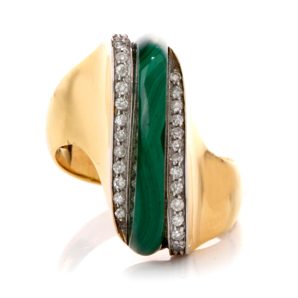 1970s Malachite Diamond Abstract 18 Karat Yellow Gold Ring In Excellent Condition In Miami, FL
