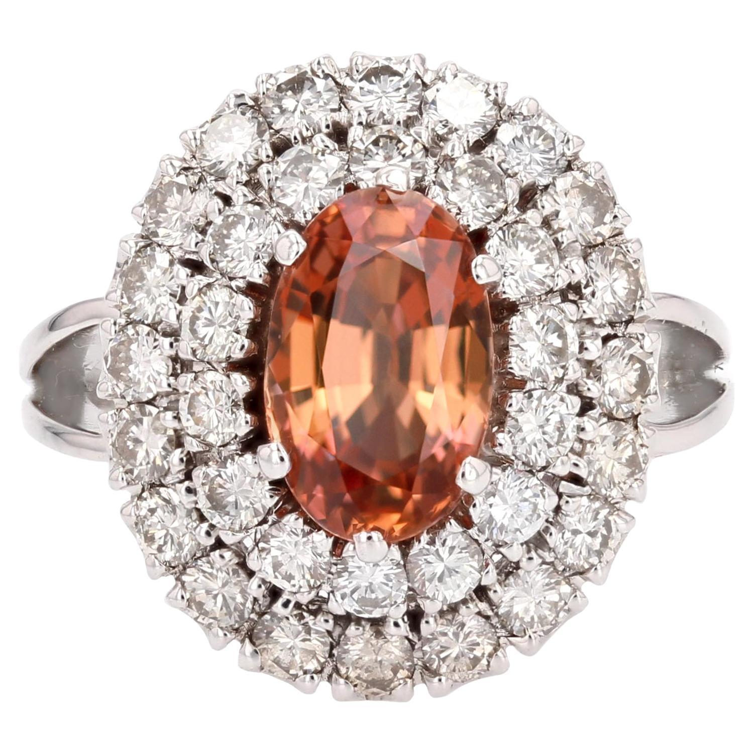 Anello a grappolo ovale in oro bianco 18 carati con granato Malaya degli anni 
70 in vendita