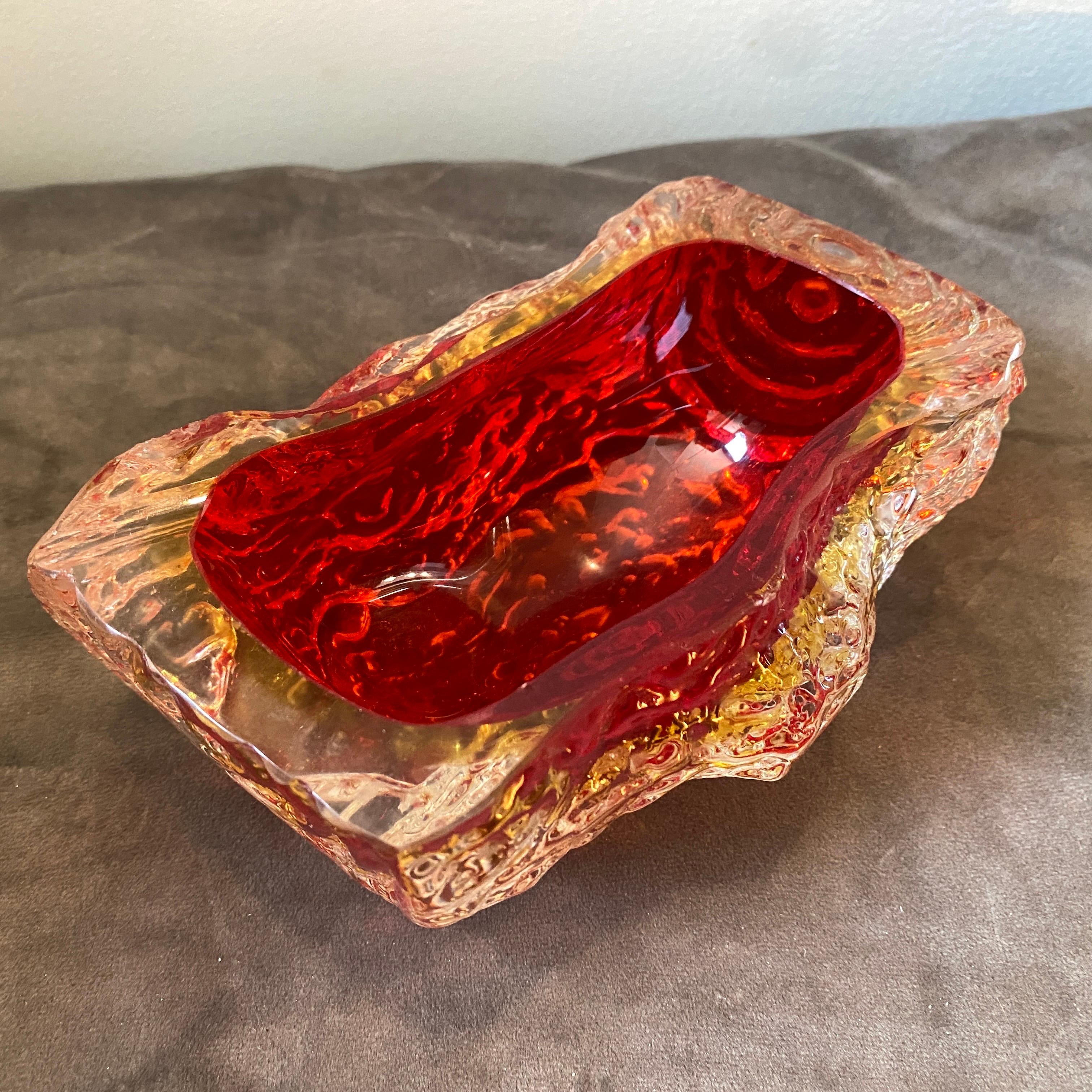 Cenicero de cristal de Murano rojo Sommerso Modernista Mandruzzato de los años 70 Cristal de Murano en venta
